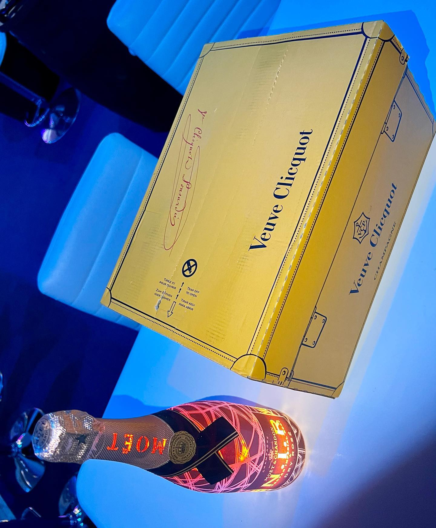 またまたヴーヴとNIR入荷しました！

秒で無くなるので急いでー（笑）

#Bar
#Blue
#kabukicho
#歌舞伎町
#shinjuku
#新宿
#旅行
#海
#ダイビング
#ライセンス取得
#夏
#ハッピー
#ファインダー越しの世界
#divermag
#underwater
#iPhone
#GOPRO
#Canon
#Ricoh
#THETA
#OLYMPUS
#tough
#TG-6