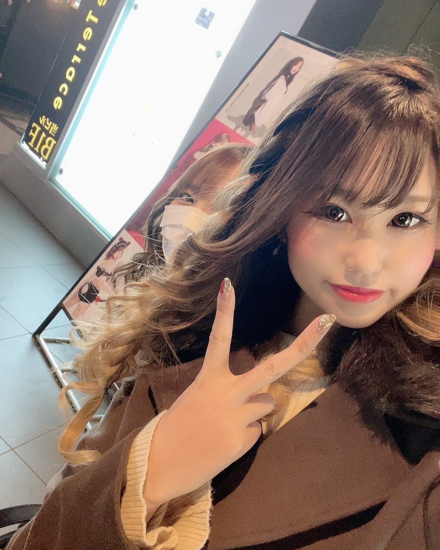 後ろにゆら氏が😇

@helena_hibikigroup 

#クラブヘレナ　#響グループ　#天海莉央奈　#札幌　#すすきの　#北海道　#ニュークラブ　#ニュークラ嬢　#すすきのニュークラ　#ラウンジ　#ラウンジ嬢　#キャバクラ　#キャバ嬢　#ホステス　#道産子　#美女スタグラム　#求人　#自撮り　#ヘアアレンジ　#キャバキャバ#札幌観光#お酒#酔っ払い#歌舞伎町#錦#中州#国分町#お酒好きと繋がりたい#自撮り#いいね返し