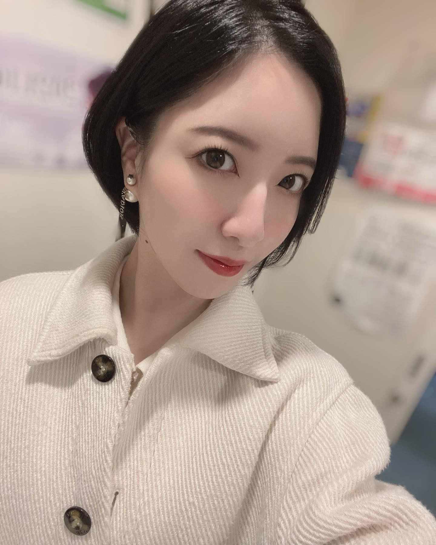 、
寒くて数日前から
冬コート着始めた🥹❄️

#ヘレナ#響グループ#百瀬るあ
#札幌#すすきの#北海道#ニュークラブ#ニュークラ嬢
#すすきのニュークラ#ラウンジ#ラウンジ嬢#キャバクラ#キャバ嬢#ホステス#道産子#美女スタグラム#求人#自撮り#ヘアアレンジ#キャバキャバ
#ゴルフ#ゴルフ女子#旅行#JGC#JAL#カメラ