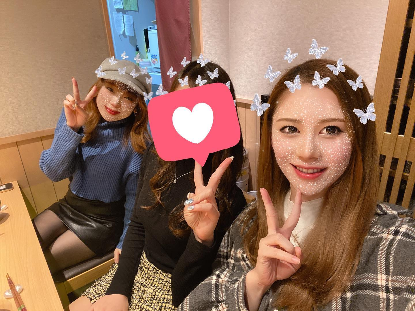 昨日はひなさんとまおちゃんと女子会したよ🤩
楽しかった〜💓2人ともありがとう(o^^o)

@helena_hibikigroup 

　#クラブヘレナ #ヘレナ #響グループ #水沢愛美 #札幌 #すすきの #北海道 #ニュークラブ #ニュークラ嬢 #すすきのニュークラ #ラウンジ #ラウンジ嬢 #キャバクラ #キャバ嬢 #ホステス #道産子 #美女スタグラム #求人 #自撮り #ヘアアレンジ #キャバキャバ #hokkaido #sapporo #susukino #helena #hibikigro