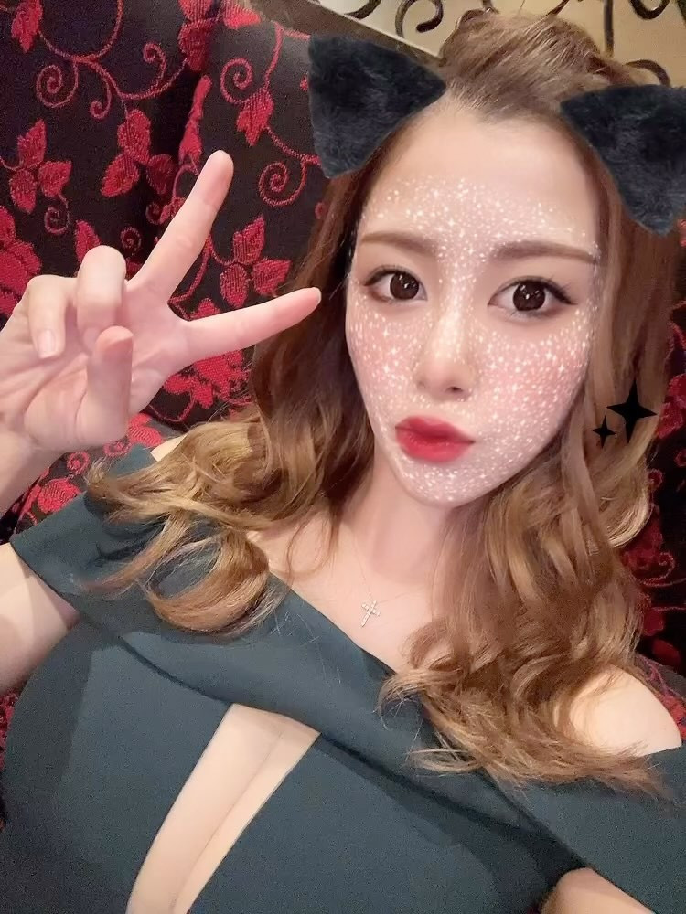 まなちゃんと色チドレス👗✨
るんるんで着たけど、まなちゃんと出勤被らず😭笑

またリベンジしよ〜💚💚💚

@helena_hibikigroup 

　

#クラブヘレナ #ヘレナ #響グループ #水沢愛美 #札幌 #すすきの #北海道 #ニュークラブ #ニュークラ嬢 #すすきのニュークラ #ラウンジ #ラウンジ嬢 #キャバクラ #キャバ嬢 #ホステス #道産子 #美女スタグラム #求人 #自撮り #ヘアアレンジ #キャバキャバ #hokkaido #sapporo #susukino #helena #