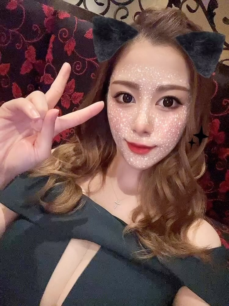 10月もありがとうございました❤️

11月は毎週(日)と14日21日が店休だってさ！私は私用で7日もおりませぬ🙇‍♀️

今月もよろしくお願いします🤩✨

@helena_hibikigroup 

　

#クラブヘレナ #ヘレナ #響グループ #水沢愛美 #札幌 #すすきの #北海道 #ニュークラブ #ニュークラ嬢 #すすきのニュークラ #ラウンジ #ラウンジ嬢 #キャバクラ #キャバ嬢 #ホステス #道産子 #美女スタグラム #求人 #自撮り #ヘアアレンジ #キャバキャバ #hokkaido #s