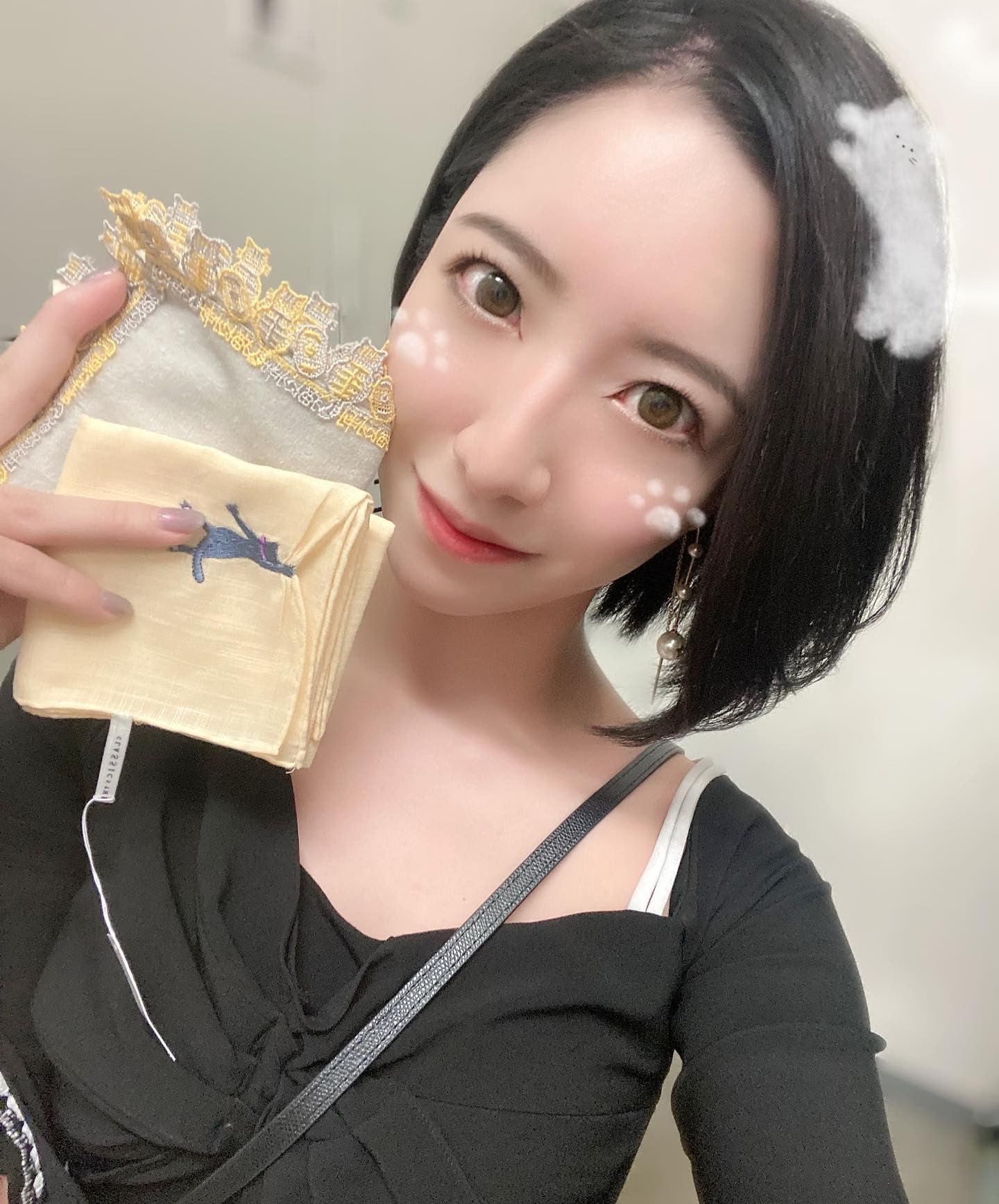 、
この前可愛い猫ハンカチ
頂いてテンション上がりすぎた🙌🏻✨

#ヘレナ#響グループ#百瀬るあ
#札幌#すすきの#北海道#ニュークラブ#ニュークラ嬢
#すすきのニュークラ#ラウンジ#ラウンジ嬢#キャバクラ#キャバ嬢#ホステス#道産子#美女スタグラム#求人#自撮り#ヘアアレンジ#キャバキャバ
#ゴルフ#ゴルフ女子#旅行#JGC#JAL#カメラ