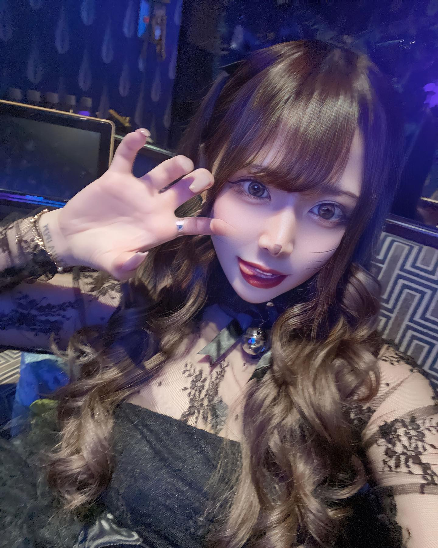 .
.
Halloweenevent~‪𝐃𝐚𝐲‬2~
.
餌代高め猫🐈🐾
これからだいっっきらいな寒い季節になるから誰か飼ってくんないかな〜。毎日ご飯とお酒くれる人いないかな〜。
今年一瞬すぎて怖かった🥲
次はクリスマスですね😇
.
.
.
.
#halloweenevent #halloween #halloweencostume #halloweenmakeup #halloweenparty #ハロウィンコスプレ #ハロウィン #ハロウィンパーティー #ハロウィン仮装 #ハロウィンイベント #キャバ