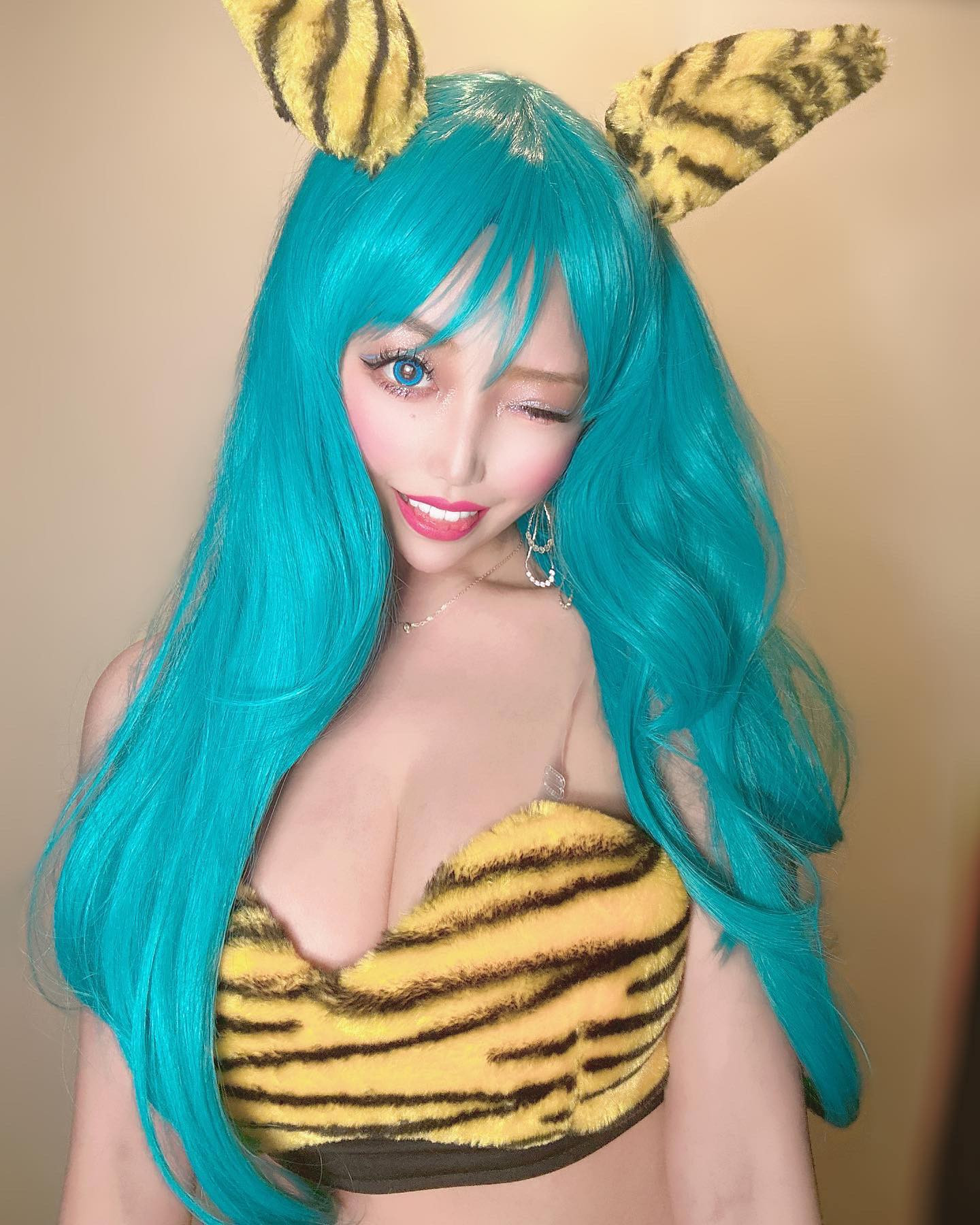 ハロウィン投稿もーちょい続きます笑
ま、全部ラムで同じなんだけどねw

特に他にネタないので〜🫣

#きゃばくら#キャバ嬢#歌舞伎町#ラウンジ#スナック#ガルバ#ホスト#バー#アイドル#新宿#東京#ナイトスポット#ハロウィンコスプレ #instadaily#me#selfie#costume #水商売#love#ハロウィン#推し#美女#イケメン#夜遊び#ギャル#model#コスプレ#うる星やつら#ラムちゃん #仮装