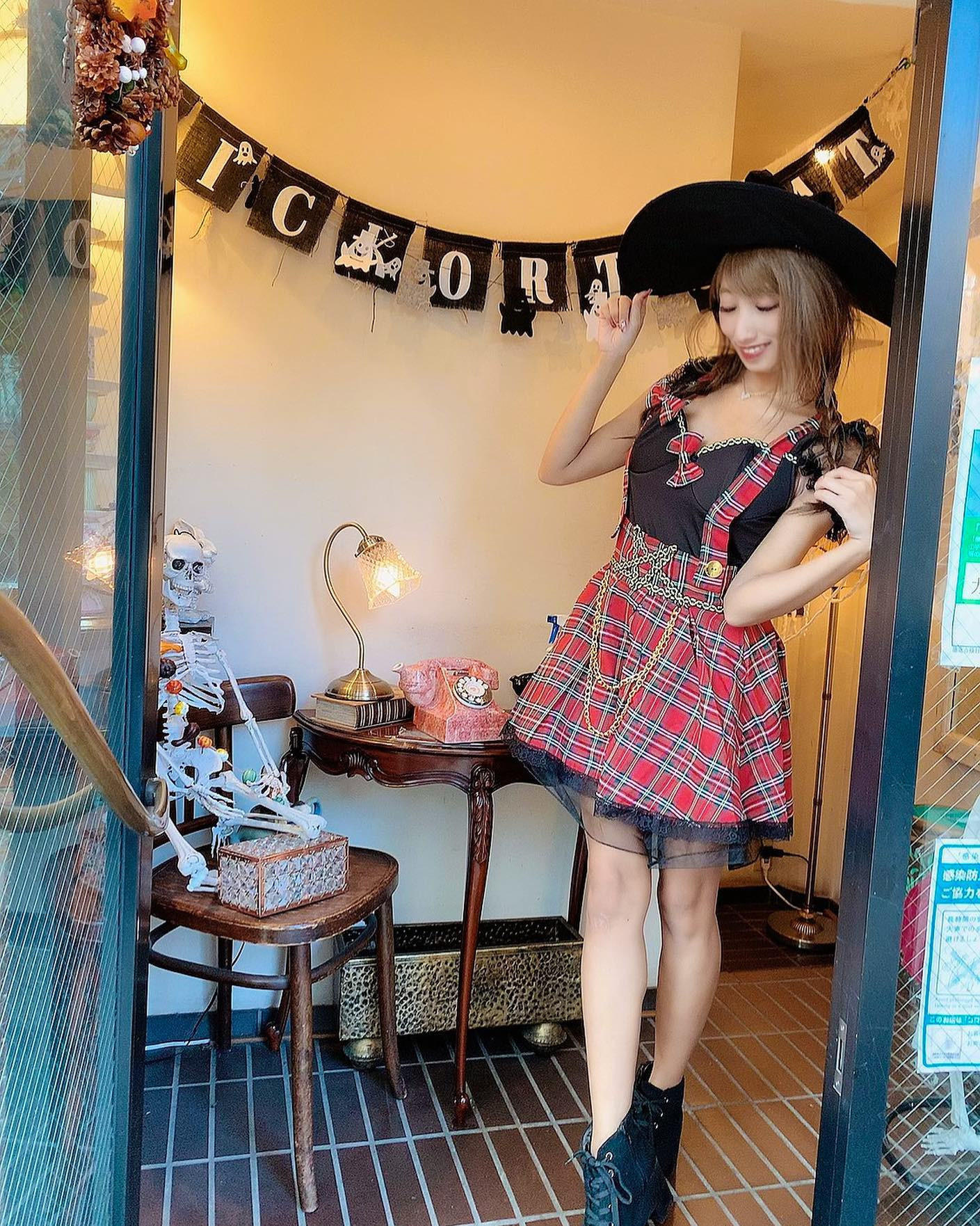 Happy Halloween🎃👻
魔女です🧙‍♀️🧹🎀
Acoriteの入口で☠️
入口からとっても夢空間.*･ﾟ
*
tikaさんのコスプレ❤️
中にパニエ履くの忘れちゃった🥹
ギンガムチェックのおリボンもついてて
アイドルみたく着られるのが
お気に入りですきっっ❤️❤️
商品詳細貼っておきます💓
*
可愛いお店で可愛い衣装で
ハロウィンできて幸せでしたっ❤️❤️
@cafe_acorite 
@dress_tika 
*
#ハロウィン #アコリット #アコリットカフェ #tika #コスプレはtik