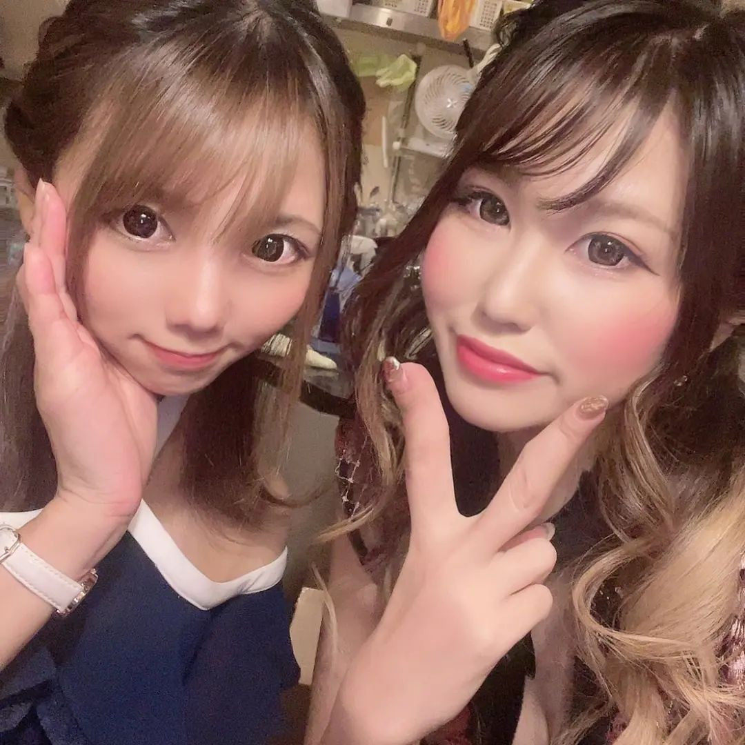 身長差がひどい🤭

#クラブヘレナ　#響きグループ　#水妃由羅　#札幌　#すすきの　#北海道　#ニュークラブ　#ニュークラ嬢　#すすきのニュークラ　#ラウンジ　#ラウンジ嬢　#キャバクラ　#キャバ嬢　#ホステス　#道産子　#美女スタグラム　#求人　#自撮り　#ヘアアレンジ　#キャバキャバ