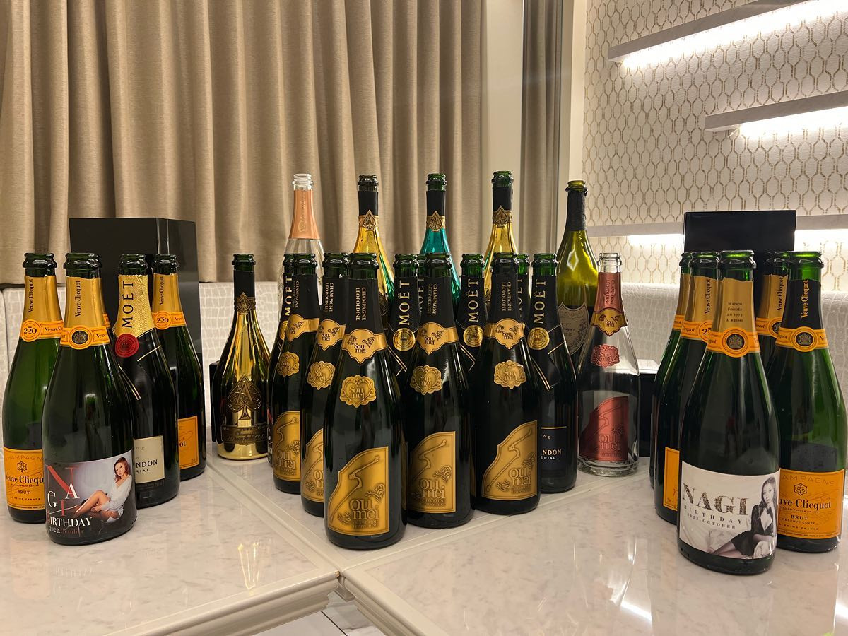 ・
・
キラキラしたインスタ苦手🫣
・
せっかくのバースデー月間なのに
色々ありすぎた10月だったけど
それでも2位って言う結果を残して
終われて良かった😚
皆様に感謝の気持ちでいっぱい🥲
・

#ニュークラ #ニュークラ嬢 #ニュークラブ 
#キャバ嬢 #キャバクラ #すすきのキャバ嬢 
#飲み屋 #水商売 #すすきのの夜 
#可愛い子 #かわいい女の子 
#北海道 #札幌 #サッポロ #すすきの #ススキノ 
#札幌観光 #札幌旅行 #札幌グルメ #すすきのグルメ 
#likeforlike #lik