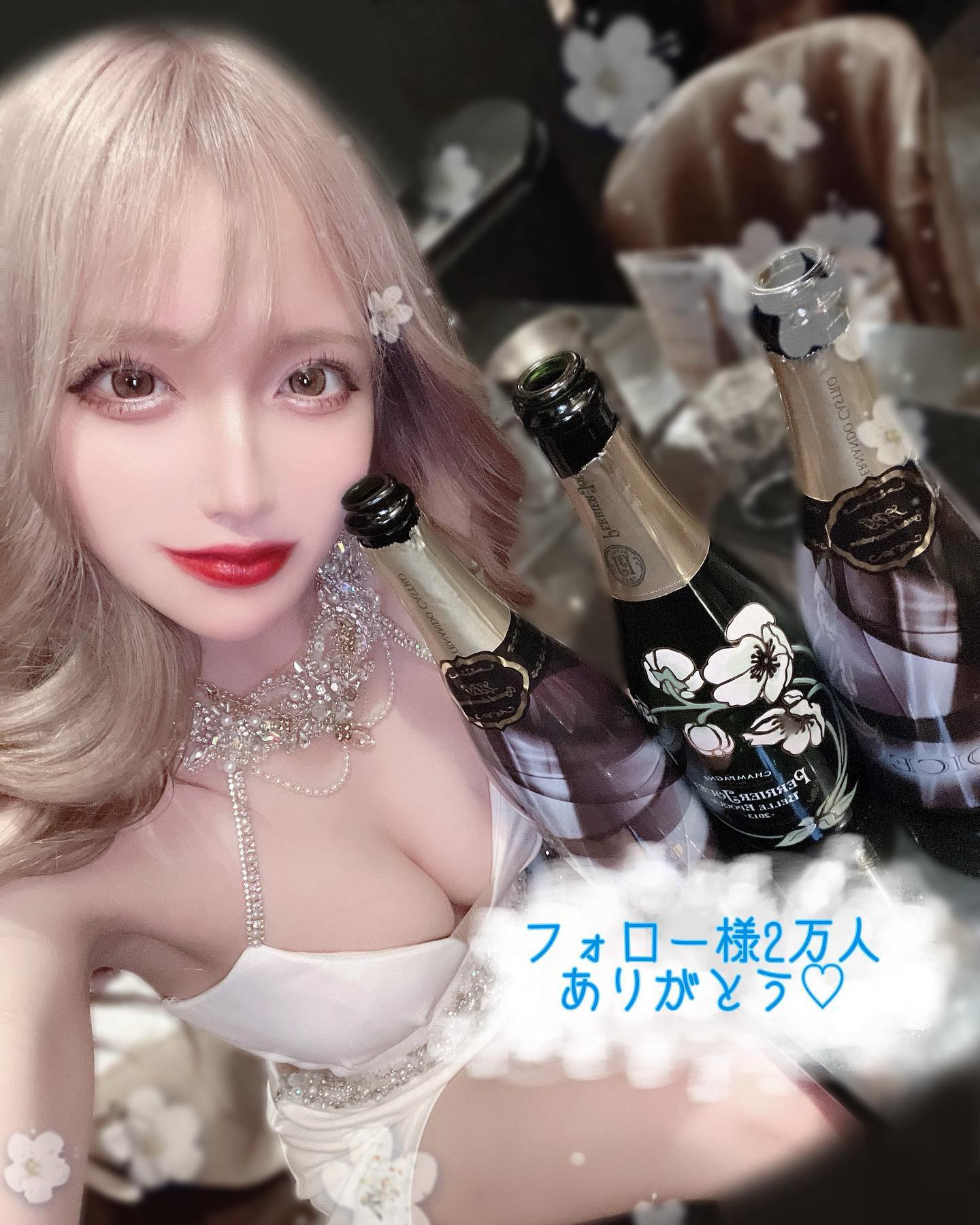 .
.
フォロワー様2万人記念でお花ちゃん🌸
.
.
こんな自撮りばかりなのに
沢山の方にフォローして頂けて

すごく嬉しいです🙇‍♀️💓ありがとう！

いいねやコメントしてくださる方も
いつもありがとう✨励みになります！
.
.
これからも投稿頑張りますので
何卒ご贔屓によろしくお願いします💓
.
.