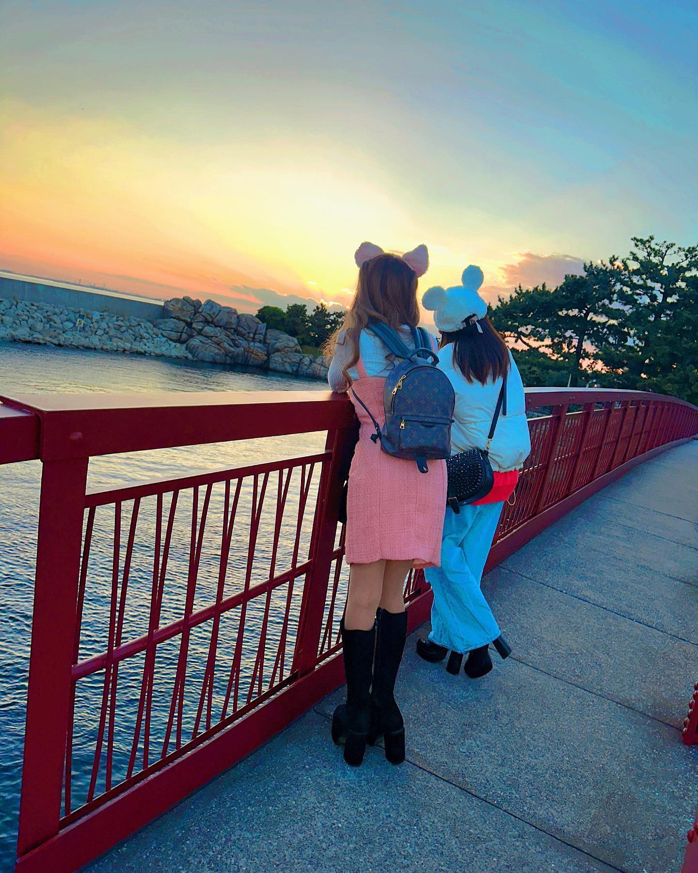 青春？ぽいやつ笑

#きゃばくら#キャバ嬢#歌舞伎町#ラウンジ#スナック#ガルバ#ホスト#バー#アイドル#新宿#東京#ディズニー#ディズニーシー #ディズニーコーデ #ディズニーカチューシャ #夕日#夕焼け#instadaily#me#disneysea #水商売#love#リーナベル#ピンクコーデ #ダッフィーフレンズ#美女#イケメン#disney#ギャル#model