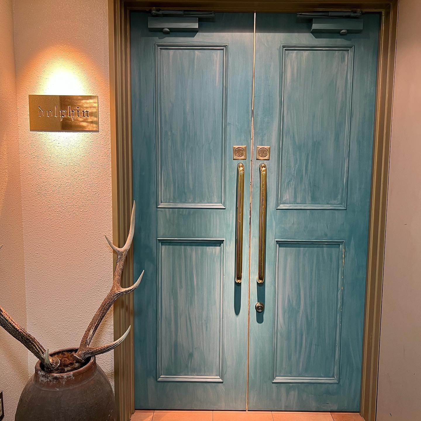 _

@hairdesignerscrewdolphin