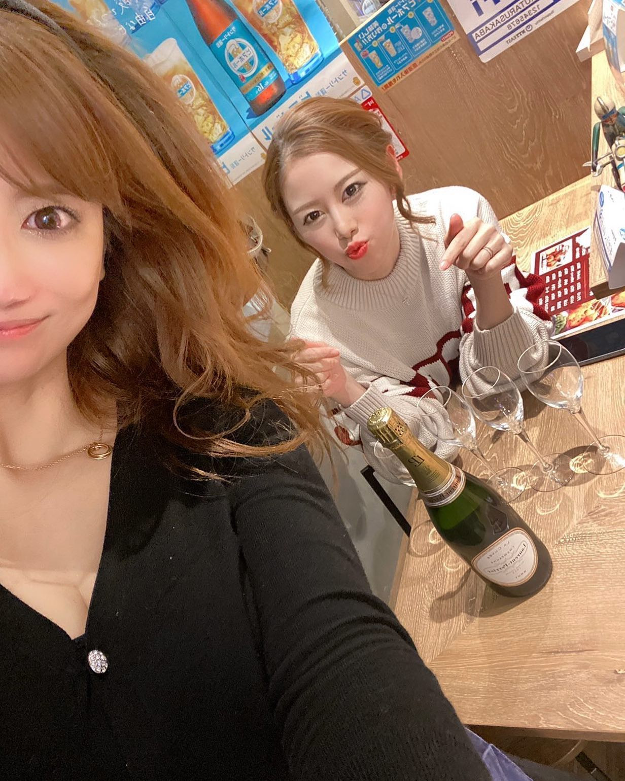 この間ひろみママが狸COMACHIのバレルバレルで1日店長してたから、出勤前に行ってきた❤️

前回行けなくて心残りだったから、今回は参加できてよかったーーー😭✨

楽しかったなぁ😍😍😍

@helena_hibikigroup 

　

#クラブヘレナ #ヘレナ #響グループ #水沢愛美 #札幌 #すすきの #北海道 #ニュークラブ #ニュークラ嬢 #すすきのニュークラ #ラウンジ #ラウンジ嬢 #キャバクラ #キャバ嬢 #ホステス #道産子 #美女スタグラム #求人 #自撮り #ヘアアレンジ #キャバ