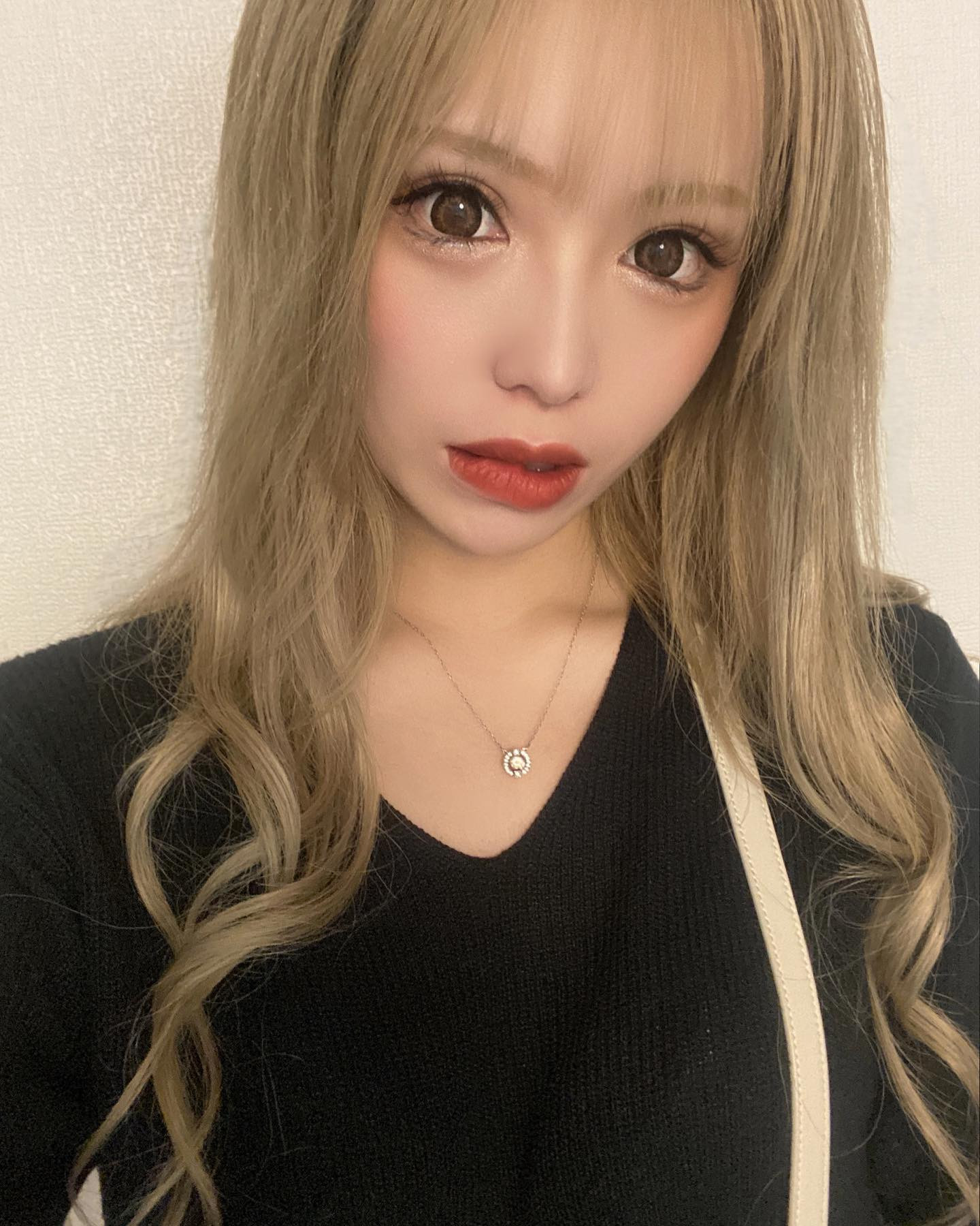 さむ〜い🌳
ずっとエマにくっついてたい🐶
エマに魔法かけて人間サイズに大きくらないかな➰🪄💘
ならないか〜
.
#北海道 #札幌 #すすきの #ニュークラブ #ニュークラ 
#桃瀬まりあ #クラブプレミア #キャバクラ #ホスト #東京
#六本木 #新宿 #歌舞伎町 #大阪 #北新地 #ミナミ #美尻 
#ギャル #おっぱい #シャンパン #japan #Hokkaido #美容 
#誕生日 #パーティ #浴衣 #キャバ嬢 #美人 #北海道旅行 #旅行