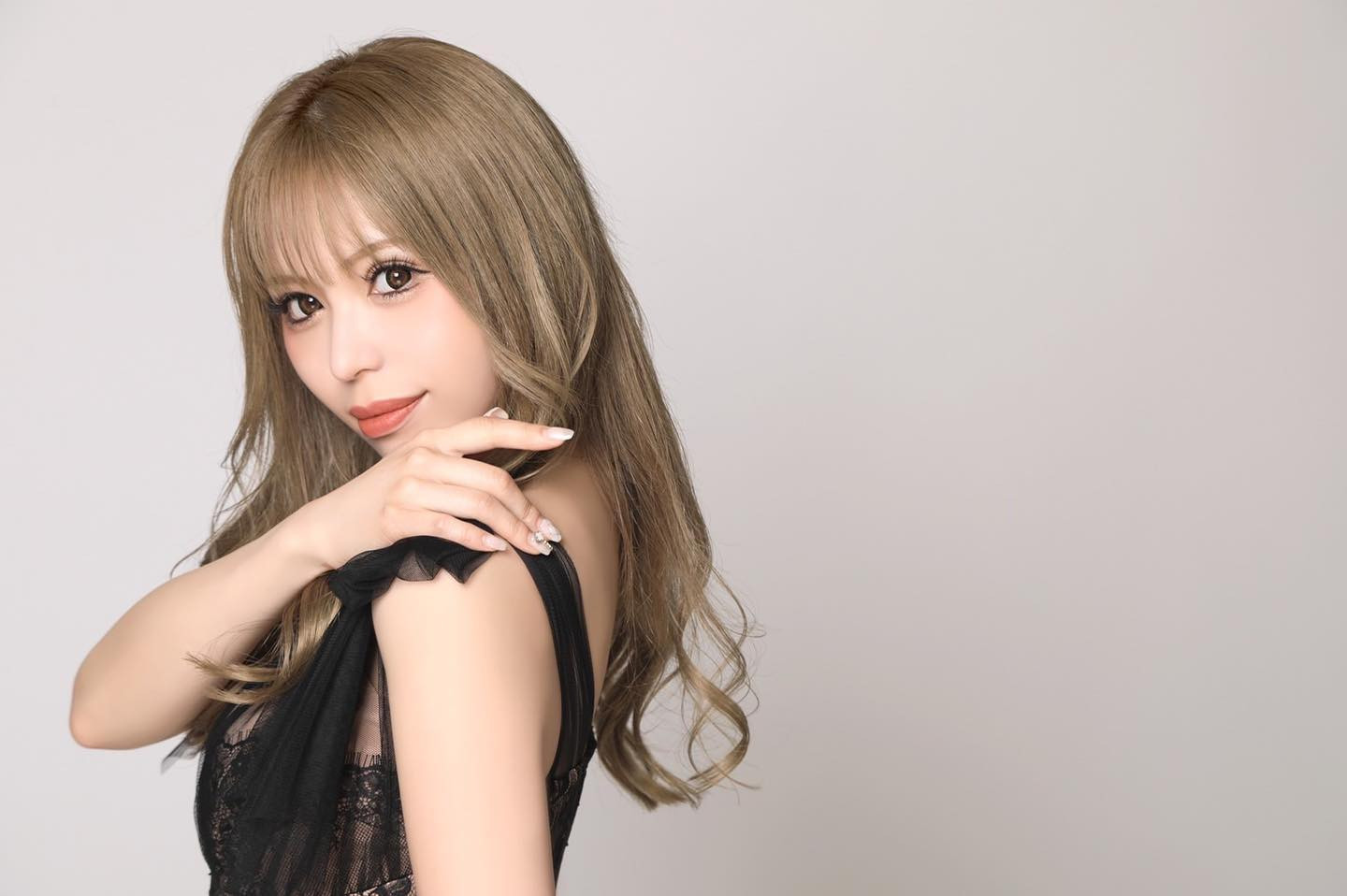 17日(日)プレミア営業です💗
普段来られない人、日曜日も飲みに出る人、
来てくれたら嬉しいなぁ❣️
.
そして19日(火)〜21日(木)の3日間
プレミア浴衣👘です
浴衣たっくさーん持ってるのに、毎年夏になると
新しいの何着もやっちゃう👉👈
かわいいんだもん🥺みにきてね！
.
#北海道 #札幌 #すすきの #ニュークラブ #ニュークラ 
#桃瀬まりあ #クラブプレミア #キャバクラ #ホスト #東京
#六本木 #新宿 #歌舞伎町 #大阪 #北新地 #ミナミ #美尻 
#ギャル #おっぱい #シ