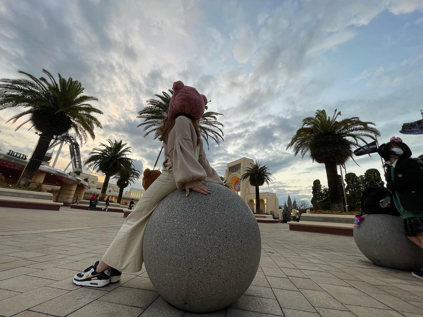 ・
・
・
黄昏な私。
・
（笑）
・
・
今日も出勤してまする❣️
・

#ニュークラブ#札幌#すすきの#歌舞伎町#六本木#銀座#ミナミ#新地#錦#中洲#キャバクラ#キャバクラ#ラウンジ#ガールズバー#キャバ嬢#ニュークラ嬢#ホステス#夜職#ドレス#水商売#ナイツネット#ポケパラ#お酒#かわいい女の子#呑み#自撮り#likeforlike#USJ