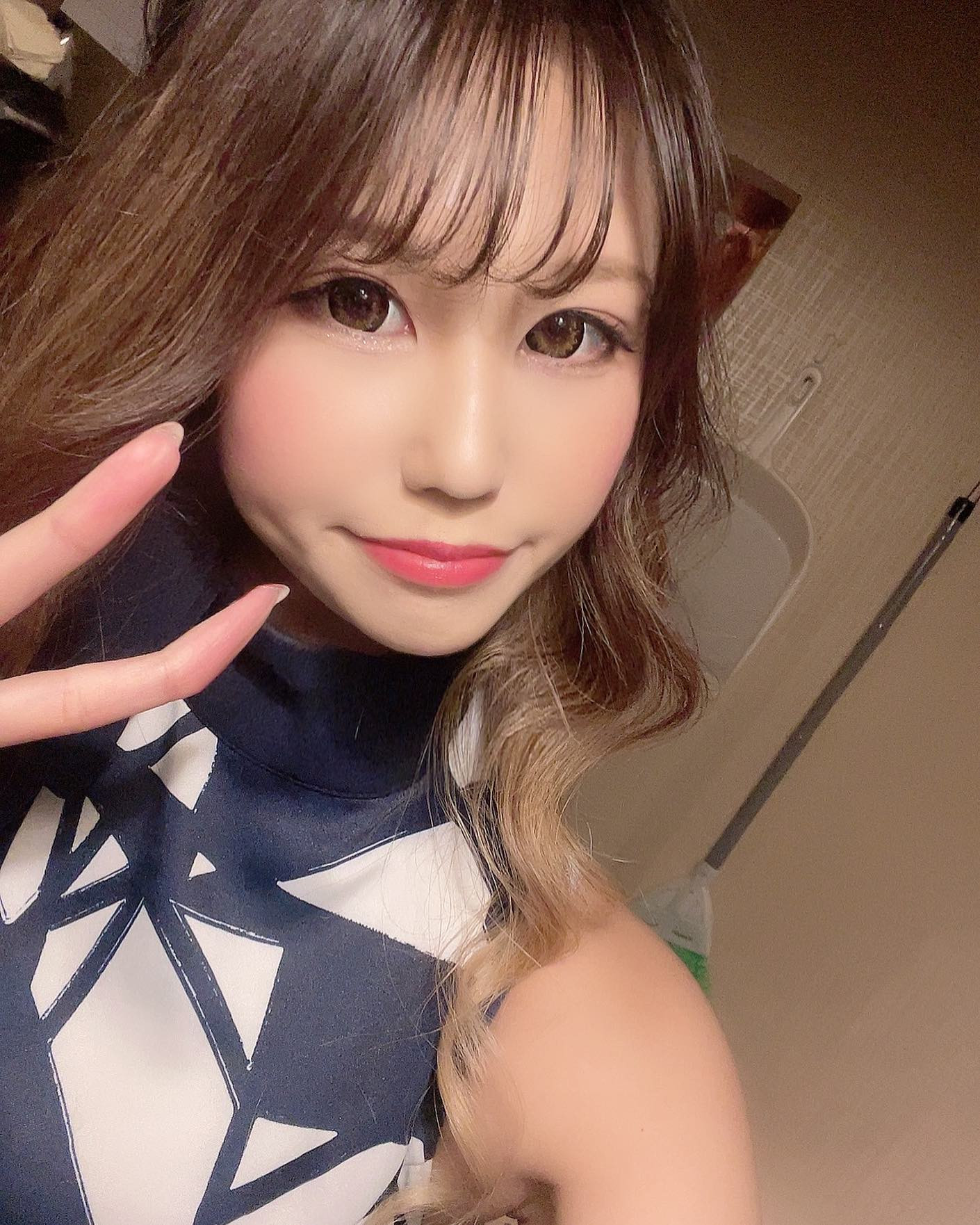 今日も出勤😇

@helena_hibikigroup 

#クラブヘレナ　#響グループ　#天海莉央奈　#札幌　#すすきの　#北海道　#ニュークラブ　#ニュークラ嬢　#すすきのニュークラ　#ラウンジ　#ラウンジ嬢　#キャバクラ　#キャバ嬢　#ホステス　#道産子　#美女スタグラム　#求人　#自撮り　#ヘアアレンジ　#キャバキャバ#札幌観光#お酒#酔っ払い#歌舞伎町#錦#中州#国分町#お酒好きと繋がりたい#自撮り#いいね返し