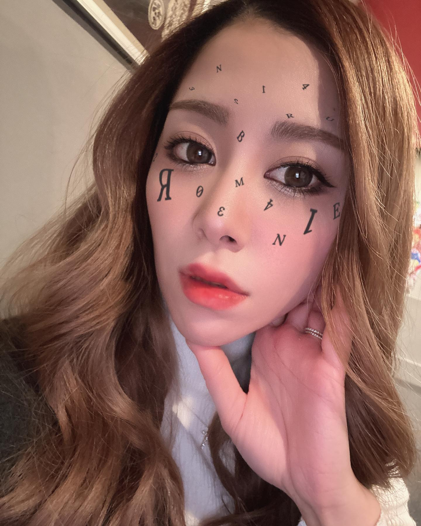 そろそろリフトアップしたい😗😗😗

@helena_hibikigroup 

　

　

#クラブヘレナ #ヘレナ #響グループ #水沢愛美 #札幌 #すすきの #北海道 #ニュークラブ #ニュークラ嬢 #すすきのニュークラ #ラウンジ #ラウンジ嬢 #キャバクラ #キャバ嬢 #ホステス #道産子 #美女スタグラム #求人 #自撮り #ヘアアレンジ #キャバキャバ #hokkaido #sapporo #susukino #helena #hibikigroup #champagne #l4likes 