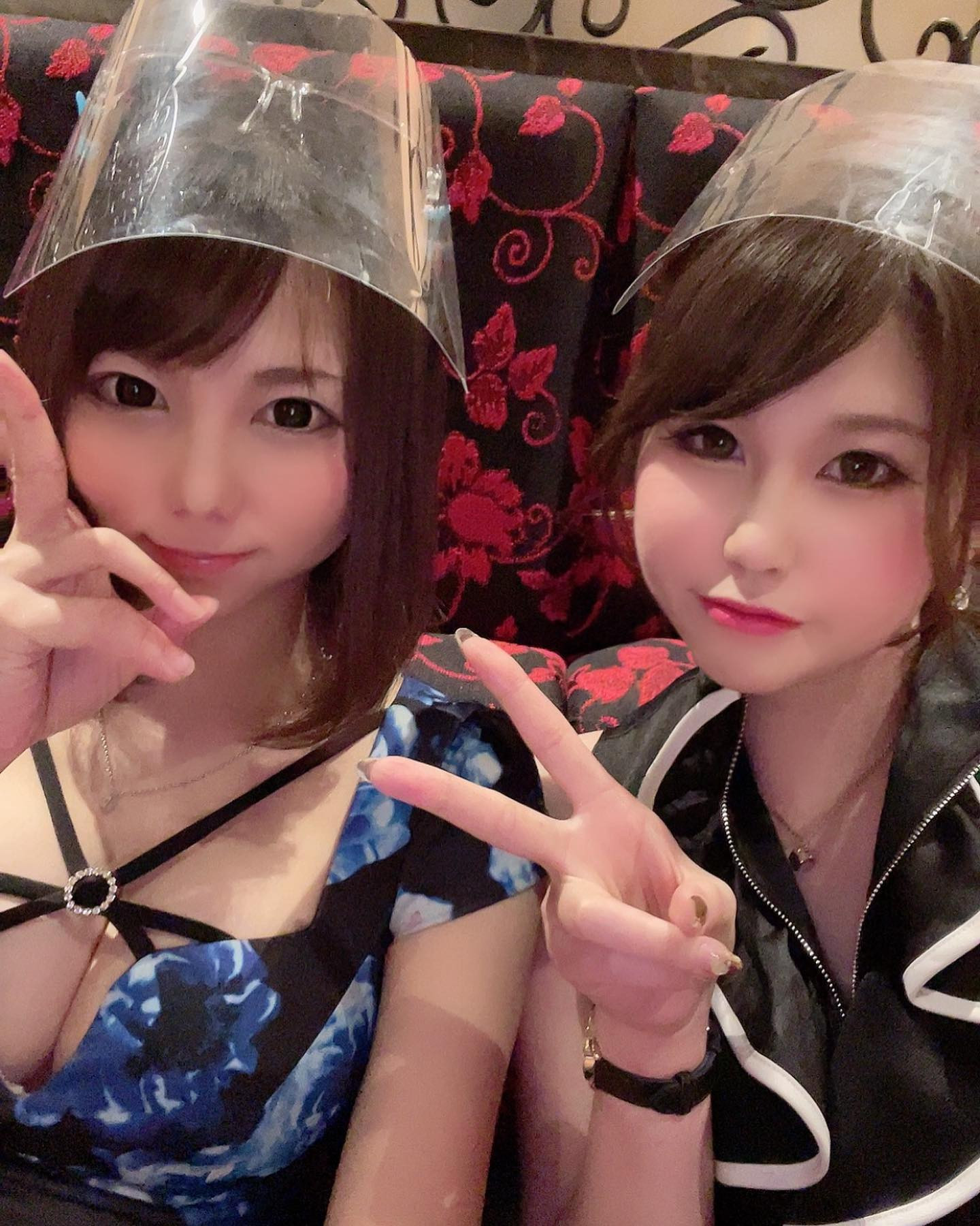 今日も定休日😇

昔にゆら氏ととったやつだけどお互いなんか違うね😂

@helena_hibikigroup 

#クラブヘレナ　#響グループ　#天海莉央奈　#札幌　#すすきの　#北海道　#ニュークラブ　#ニュークラ嬢　#すすきのニュークラ　#ラウンジ　#ラウンジ嬢　#キャバクラ　#キャバ嬢　#ホステス　#道産子　#美女スタグラム　#求人　#自撮り　#ヘアアレンジ　#キャバキャバ#札幌観光#お酒#酔っ払い#歌舞伎町#錦#中州#国分町#お酒好きと繋がりたい#自撮り#いいね返し