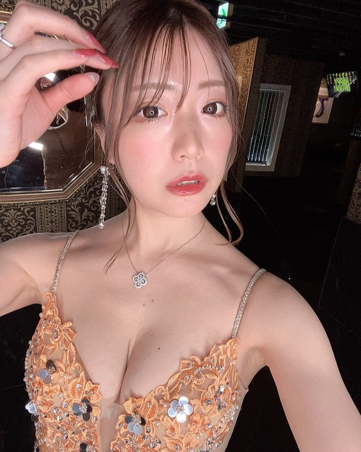 すし匠　齋藤🍣💓

今回も美味しかった🥰❤️

蟹の手巻きはおかわりした🤘✨

アイスは4つ🍨🍨🍧🍨

かわはぎすきだなあー🐟❤️

前髪切ってあっぷにした💇‍♀️❤️

ヘアメは小林さん🥰❤️❤️❤️

.

.

.

.

#歌舞伎町
#キャバ嬢
#clubnow
#鮨スタグラム
#すし匠
#すし匠齋藤