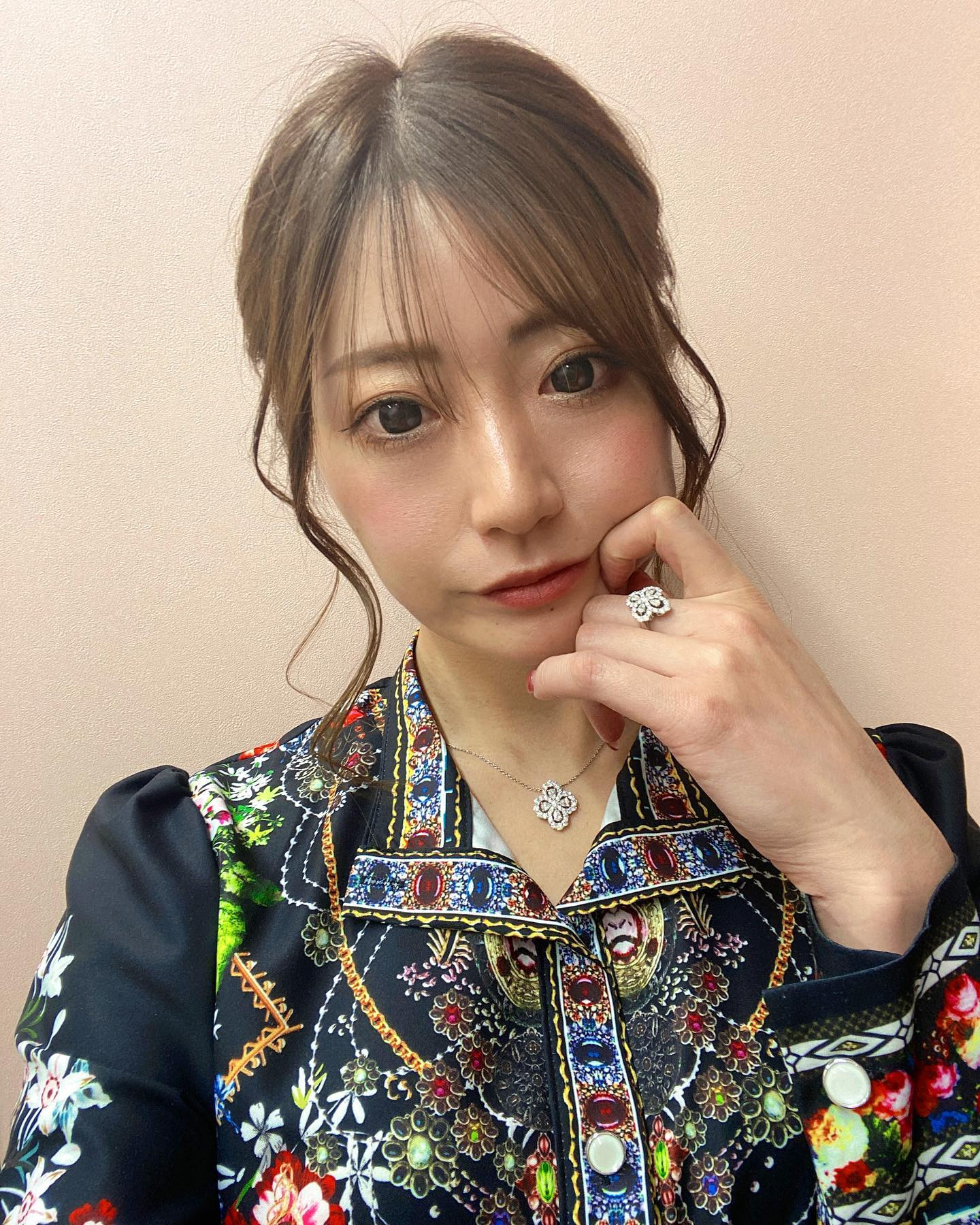 鮨　利崎🍣✨

初めてだったけど好きな感じだった🥰❤️

鰹と秋刀魚の一品が…🐟✨

握りの感じもふわってしててシャリも程よく食感があって解ける感じのお鮨🥰❤️

普段卵焼きはだいたい山芋入っててアレルギーで食べれないけど食べれるやつだったからおかわりした🤤💭

普段日本酒だけど、ワイン一緒に飲んでたくさん話して楽しかった🎀✨

.

.

.

.

#歌舞伎町
#キャバ嬢
#鮨スタグラム
#鮨利崎