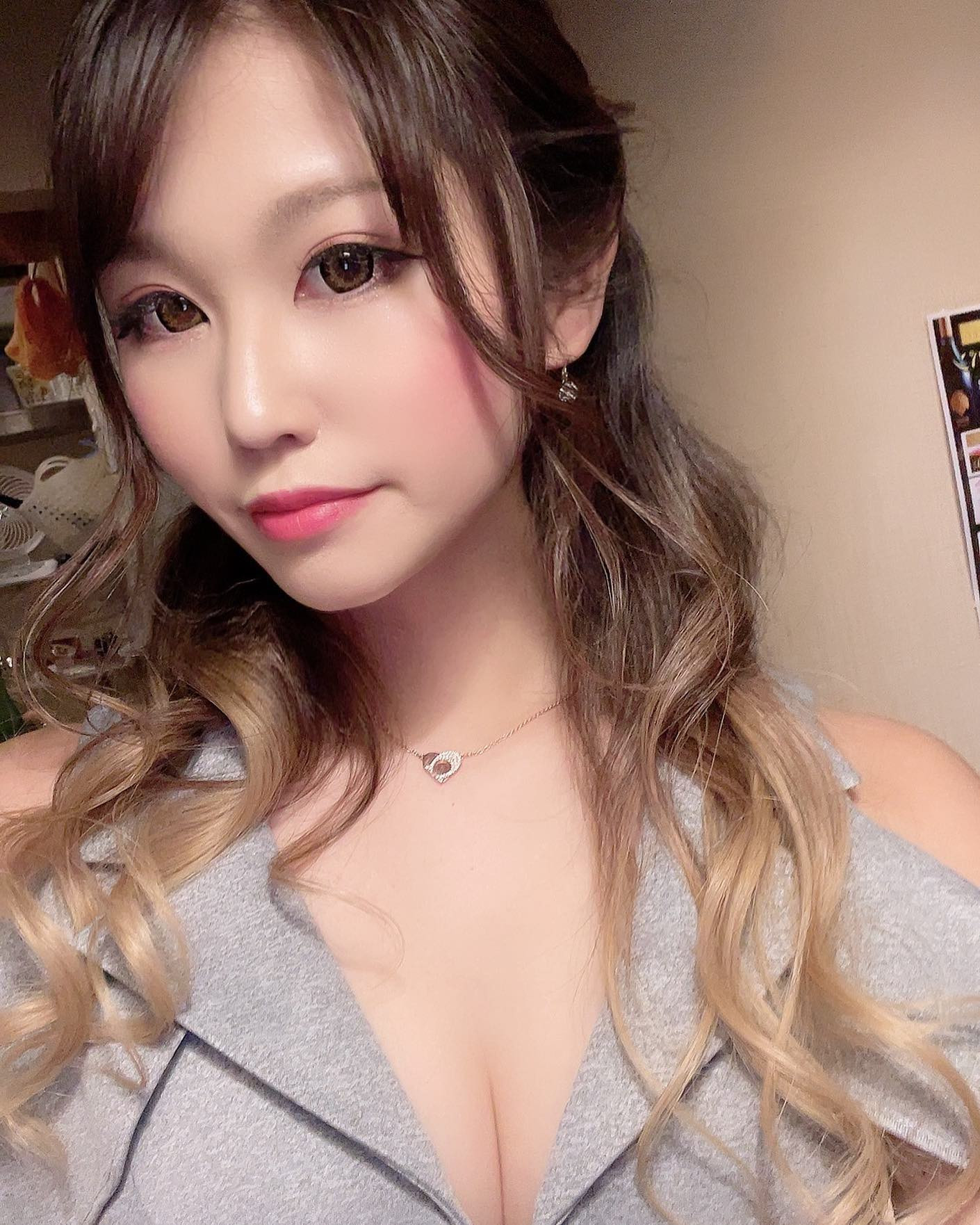 髪の毛切りたくなってきた😭

@helena_hibikigroup 

#クラブヘレナ　#響グループ　#天海莉央奈　#札幌　#すすきの　#北海道　#ニュークラブ　#ニュークラ嬢　#すすきのニュークラ　#ラウンジ　#ラウンジ嬢　#キャバクラ　#キャバ嬢　#ホステス　#道産子　#美女スタグラム　#求人　#自撮り　#ヘアアレンジ　#キャバキャバ#札幌観光#お酒#酔っ払い#歌舞伎町#錦#中州#国分町#お酒好きと繋がりたい#自撮り#いいね返し