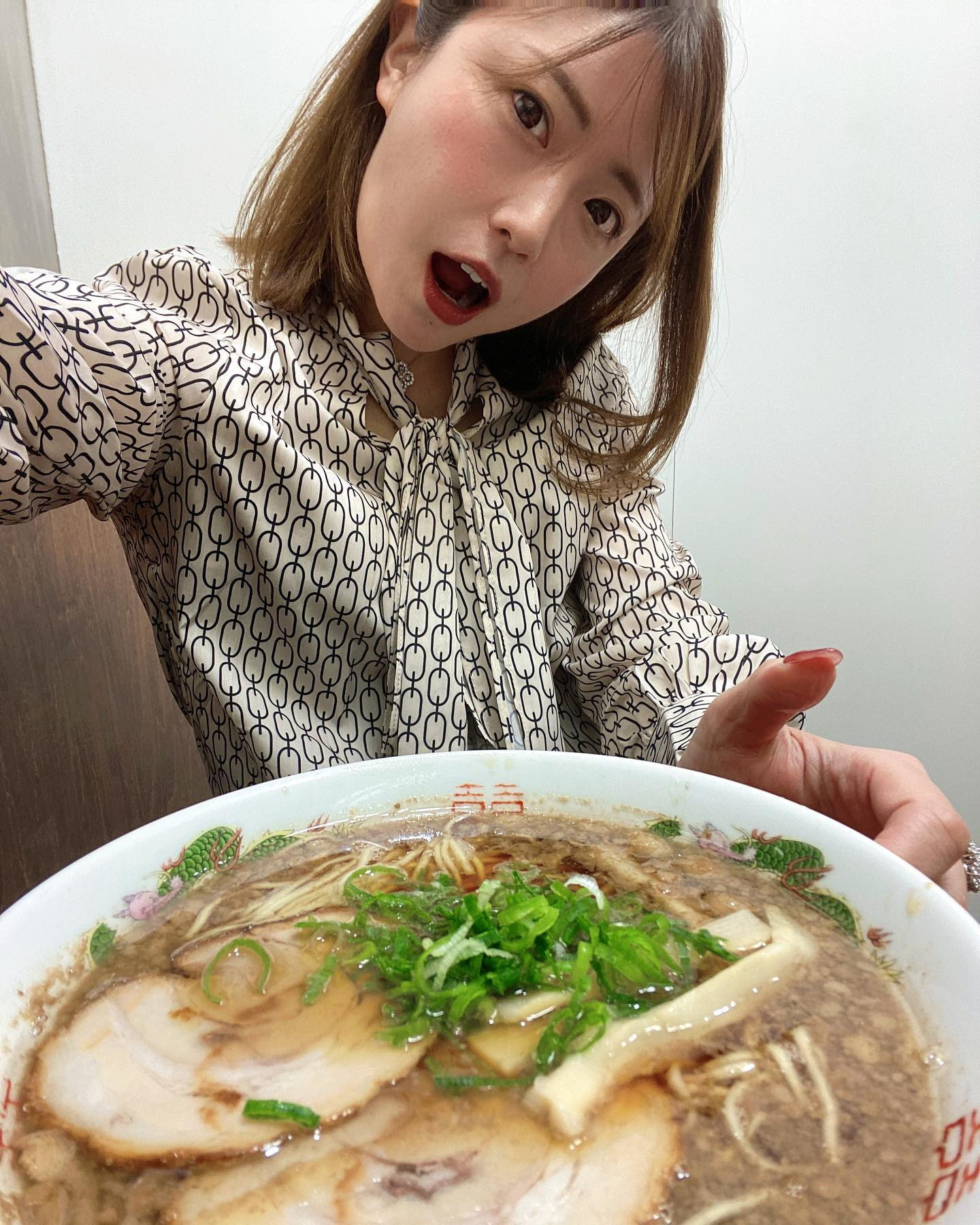 らーめんつけめんここほそめーん！！

派！！！！

みなさんは何麺派？🍜

一丁は麺がめちゃおいしかった🤤💭
スタミナ丼はちょっと味濃かったけどファンは多そう🥰🍚

.

.

.

#歌舞伎町
#キャバ嬢
#尾道ラーメン
#尾道ラーメン一丁 
#デブ活