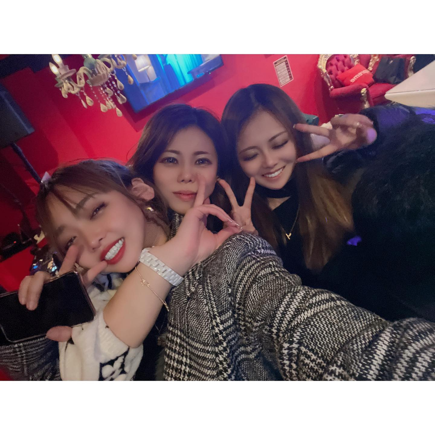 .
私の大好きな2人🥰
.
本日出勤です💓
お酒しましょー🤟🏽
.
.
.
#蕨#タントラ#キャバクラ