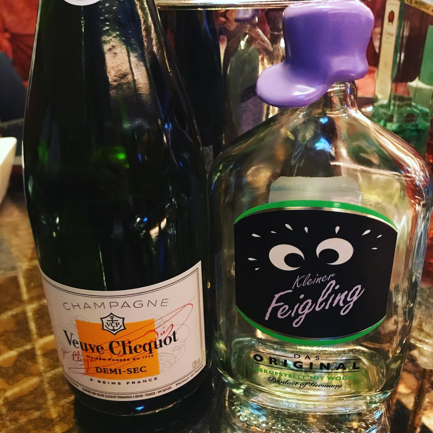 .
.
.
昨日初めて見たクライナーのおっきいやつ😳😳
中身は見た目はピーチティーみたいな悪魔の飲み物に
変更されてました🤣🤣w

素敵なクリスマスありがとうございました🎄💝
今日は帰省のためおやすみです😣😣

また明日からよろしくお願いします٩(ˊᗜˋ*)و❣️❣️.
.
.
 #蕨  #蕨キャバクラ  #蕨タントラ  #キャバクラ  #キャバ嬢  #キャバキャバ