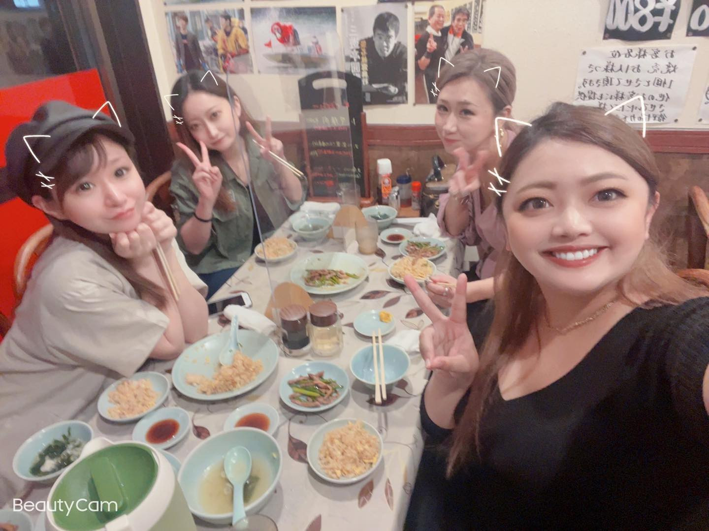 .
.
.
今日は22時〜出勤です🙋‍♀️💓

写真はともちゃんまやちゃんみほちゃんと
ご飯食べに行った時⊂( *･ω･ )⊃🌟
マーラータン食べたいなぁ🥳❣️.
.
.
 #蕨  #蕨キャバクラ  #キャバ嬢  #キャバクラ  #キャバキャバ  #蕨タントラ