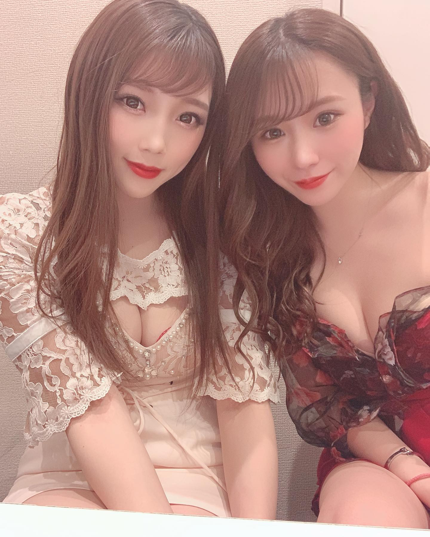 .
.
.
最近ほんとにずっと眠くて、、、
のくせに変な時間に起きて
また変な時間に寝るから支度がバタバタ(；＿；)☁️

そんな本日は元気に22時〜出勤です😮‍💨💓
写真は3月くらい🤔
今日はくるみさんもいるからがんばる( ¯•ω•¯ )❤️‍🔥.
.
.
 #蕨  #蕨キャバクラ  #キャバ嬢  #キャバクラ  #キャバキャバ  #clubtantra