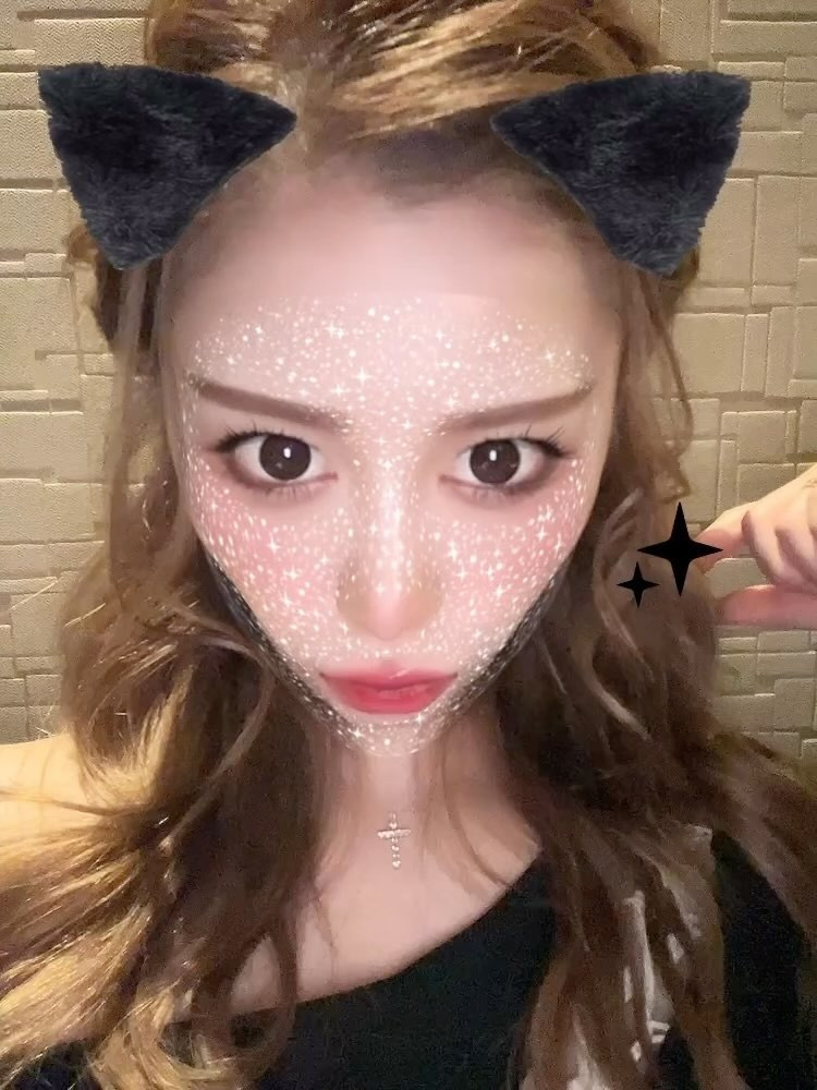 三白眼アピールしようとしたら、ただ睨みつけただけになっちゃった図。w

@helena_hibikigroup 

　

　

#クラブヘレナ #ヘレナ #響グループ #水沢愛美 #札幌 #すすきの #北海道 #ニュークラブ #ニュークラ嬢 #すすきのニュークラ #ラウンジ #ラウンジ嬢 #キャバクラ #キャバ嬢 #ホステス #道産子 #美女スタグラム #求人 #自撮り #ヘアアレンジ #キャバキャバ #hokkaido #sapporo #susukino #helena #hibikigroup #c