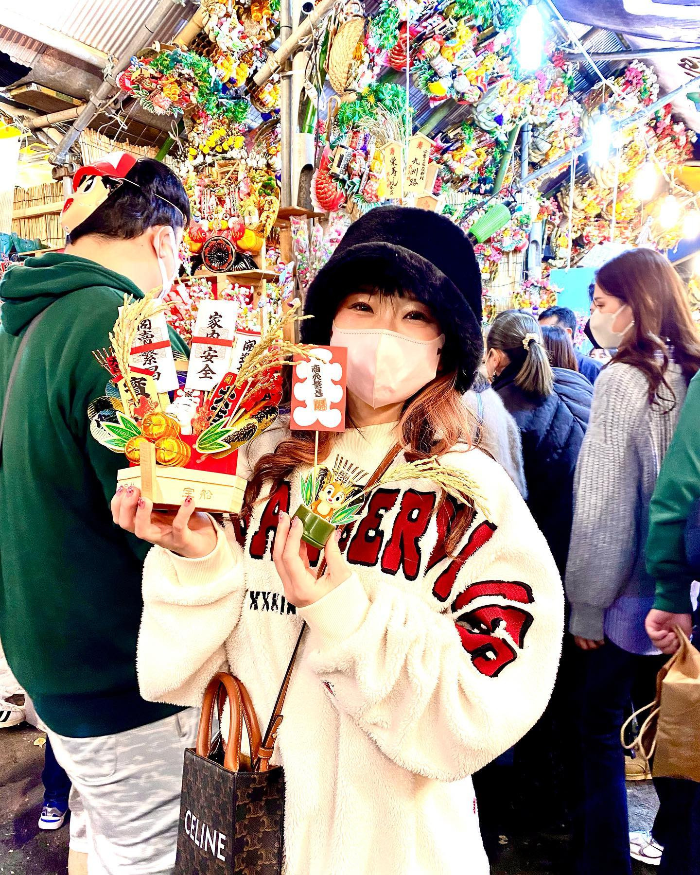 ビーちゃんと酉の市行ってきました🐣💓

一緒に行ってくれてありがとう〜💓好。

来年はでっかい熊手買うんだ🧸✨

#酉の市#花園神社#熊手#商売繁盛