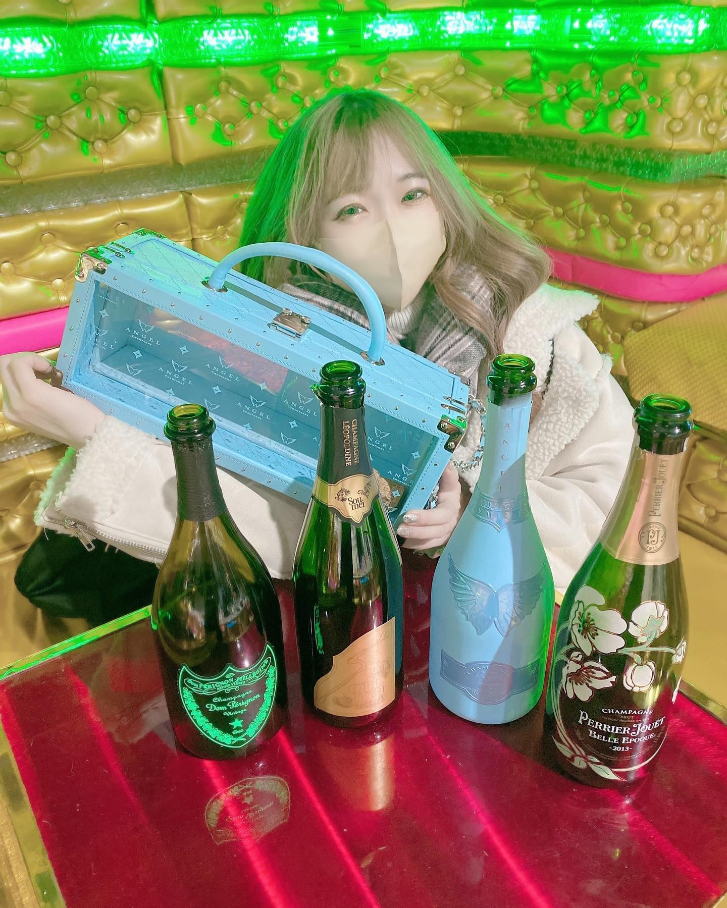 👼🏻🌸👼🏻🌸👼🏻🌸👼🏻🌸👼🏻🌸

ごちそうさまでした🧸💓
顔が酔ってる🥳

翼が生えた！お花畑だ！
シャンパンの飲み比べしたみたい🧸💄

エンジェルの箱に何を入れるか楽しみだな🥰

#エンジェル#anjel#ソウメイジャパン#ソウメイ#soumei#べるえぽっく#ベルエポック#ドンペリニヨン#ドンペリ