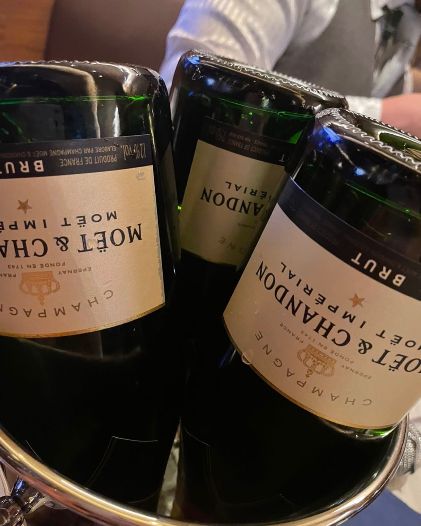 毎日色んな人に会えて楽しいお酒で来て幸せだなぁ〜〜♪♪

明日はクリスマスだ🎄🎁🎅🌟
楽しいお酒しましょ〜！！！

本日、おやすみ頂いてますm(*_ _)m
また明日からよろしくお願いします🙇‍♀️💗

#蕨 #clubtantra #タントラ #キャバクラ #キャバ嬢 #キャバキャバ #あや