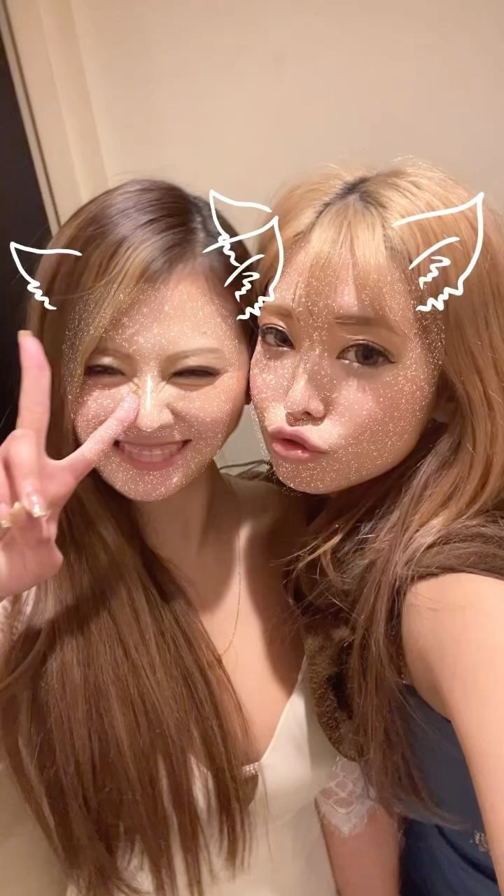 私の大好きな先輩🤍🤍🤍
一緒に飲める機会が増えて嬉しいなぁ〜♪♪

今週も楽しくお酒しましょ〜🍻🍻
本日、出勤です！！
よろしくお願いします🙇‍♀️❤️

#蕨 #clubtantra #タントラ #キャバ嬢 #キャバクラ #キャバキャバ #あや