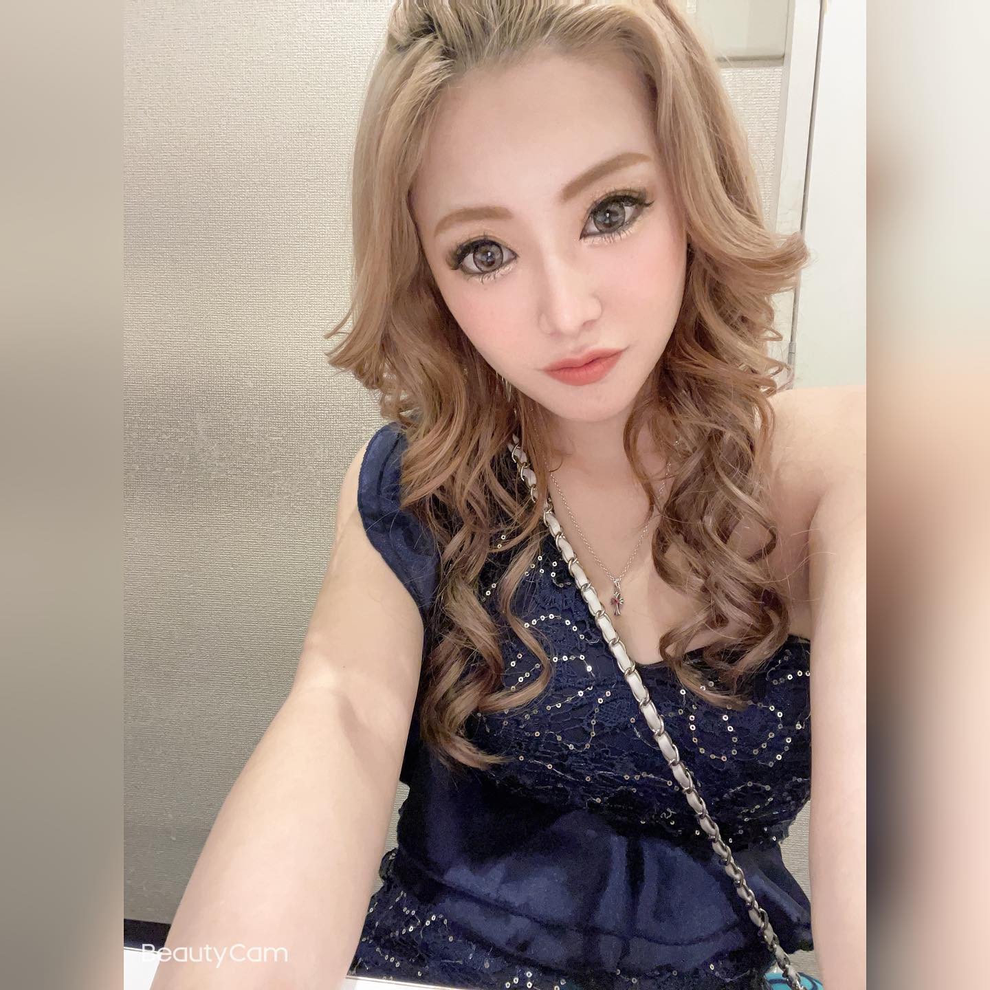 昨日もめちゃめちゃ笑ったなぁ〜👏❤️

毎日何が起こるか分からなくて、
楽しいなぁ〜〜〜🤍🤍🤍

1週間始まったばっかりですが、
楽しくお酒しましょ〜🍻！

本日、23:00〜居ます！
よろしくお願いします🙇‍♀️💜

#蕨 #clubtantra #タントラ #キャバクラ #キャバ嬢 #キャバキャバ #あや