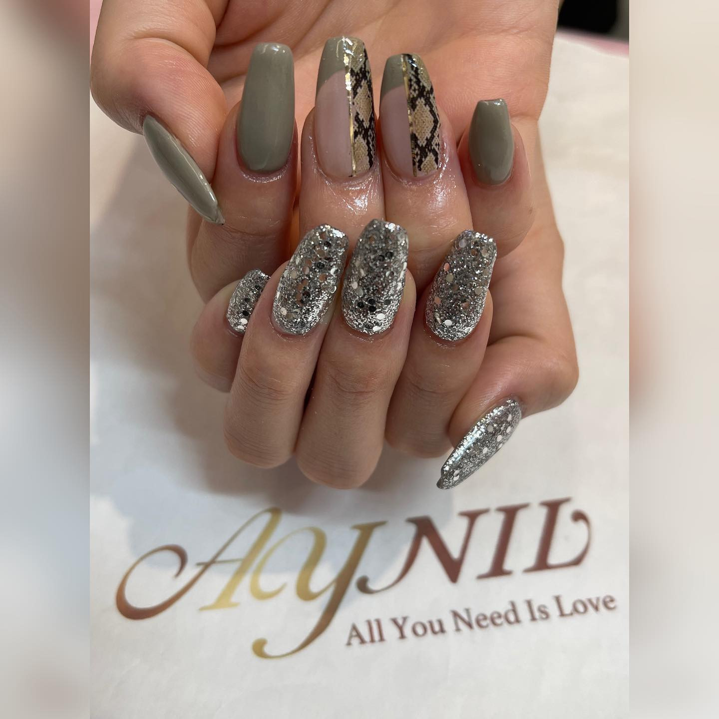 にゅうねいる💅💗
絶対パイソン似合うって言われてまんまと😂❤️
今年最後のネイルだあ〜〜〜

本日、出勤です！！
よろしくお願いします🙇‍♀️✨

#蕨#clubtantra #タントラ #キャバクラ #キャバ嬢 #キャバキャバ #にゅーねいる