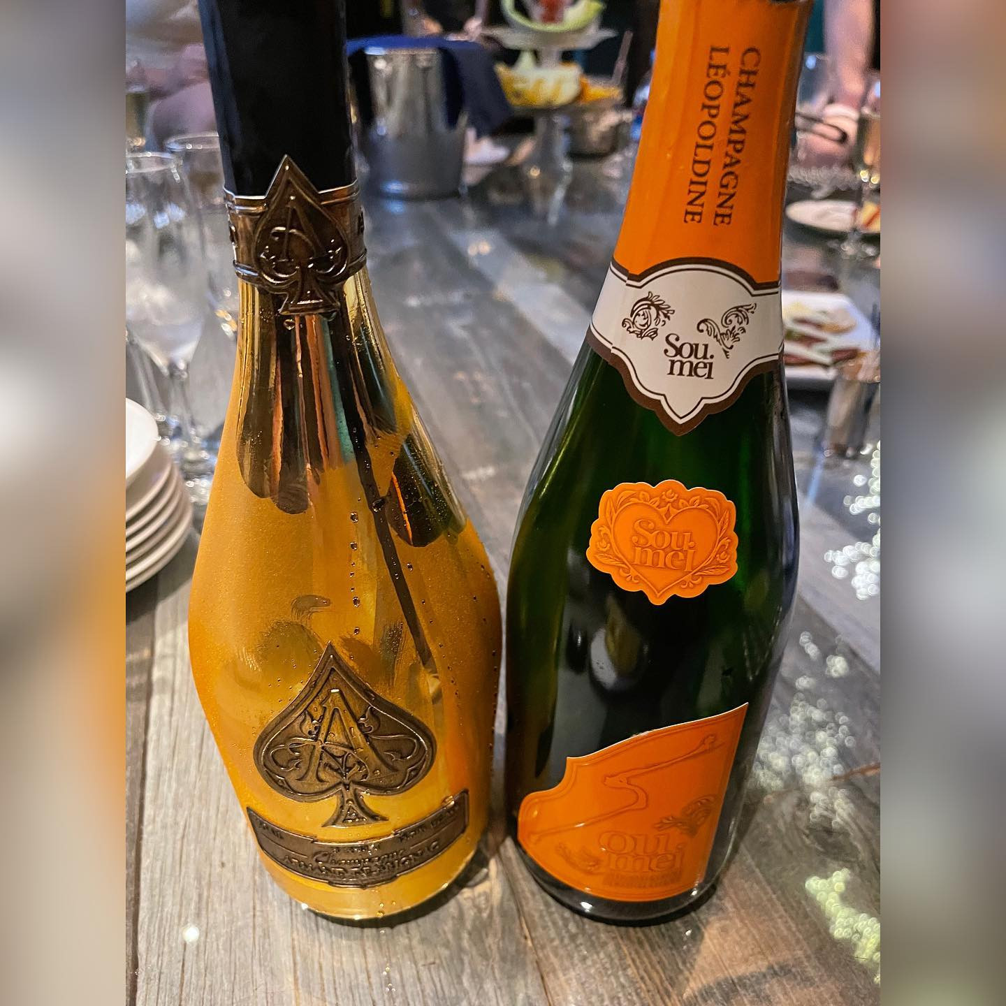 まさかのまさかでソウメイとアルマンド開けていただきました🤍🤍🤍
楽しすぎたなぁ昨日〜😙！

本日はお休みです！！
また明日からよろしくお願いします🙇‍♀️❤️

#蕨#clubtantra #タントラ #キャバクラ #キャバ嬢 #キャバキャバ #あや#アルマンドゴールド#ソウメイ #そうめいジャパン