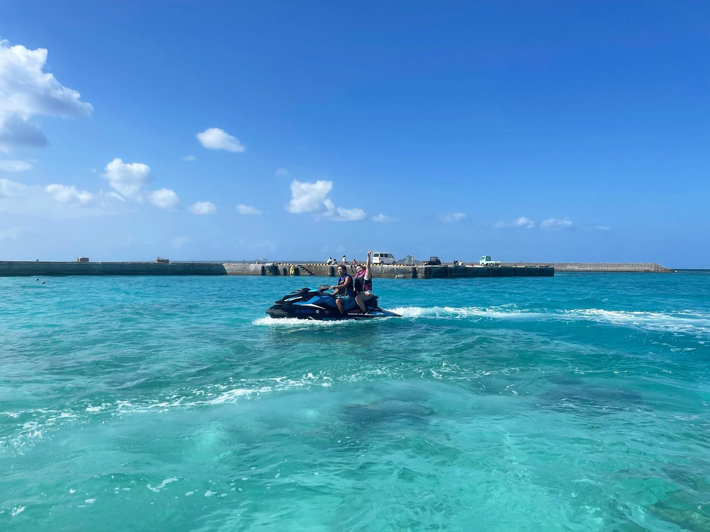 唯一途中棄権しなかった
ジェット(乗るだけw)とシュノーケリング🤿💚笑

1日でダイビングしてジェット乗って島行ったり
シュノーケリングしたり
ハードだったけどとても充実できてhappyでした🌺

@kj_marine0401 さん、
@okinawa_shellsea_diving さん
ありがとうございました💋💋💋

ジェットの時のスタッフのお兄さん優しくて
マリンスポーツ出来なさ過ぎて折れた心取り戻せた😂笑

本当に今でも沖縄の余韻がすごくて、
またすぐにでも戻りた〜い🥺
沖縄で聞く平井大がサイコー