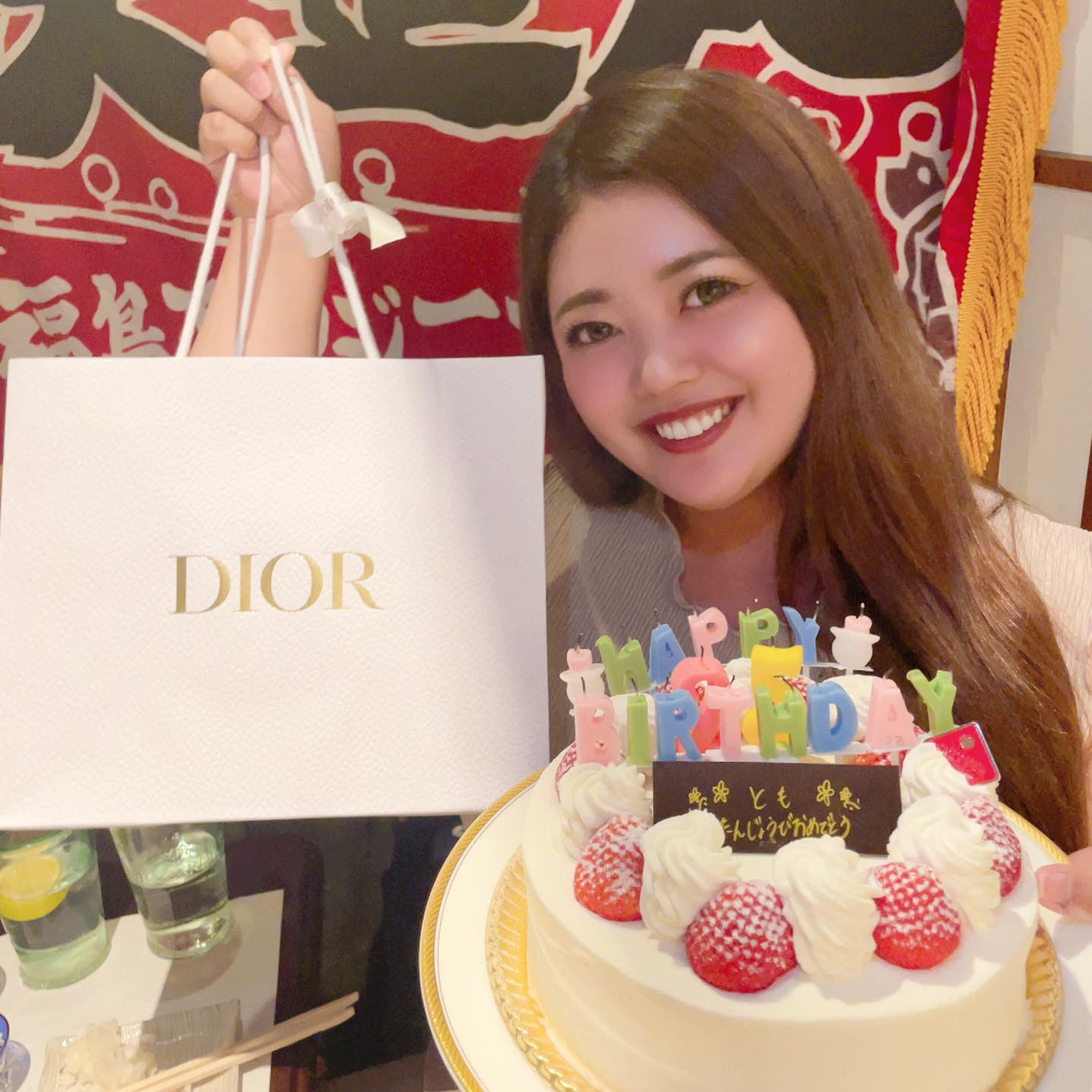 誕生日まだなのに、
お誕生日の前祝いして貰えたことが嬉しすぎて
嬉しすぎて嬉しすぎて載せちゃう🫣💚笑

豪華なお刺身の盛り合わせとえーちゃんも載せとこ🕺🏼
本当にありがとう😭💜❤️💚💛💙🤍🧡

数年前に突然祝日になった
8/11の山の日に1歳レベル上がります🕺🏼✨笑

#誕生日前祝い #きっと多分誕生日終わってから投稿するもんだろうけど #嬉しかったから載せちゃう😚 #周りの人に感謝 #ありがとう❤️ #キャバクラ嬢 #clubTANTRA #埼玉キャバクラ