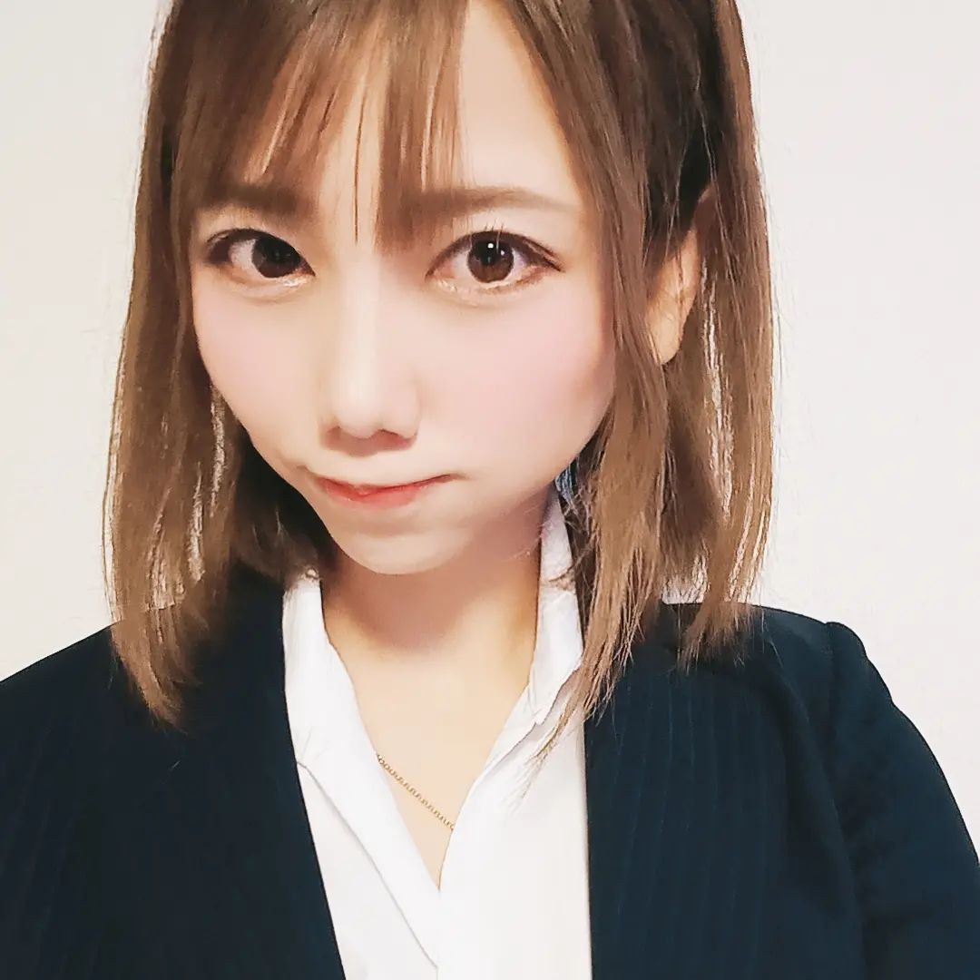 久々にスーツ着たらまさかの太っててズボンキツかった🤣

#クラブヘレナ　#響きグループ　#水妃由羅　#札幌　#すすきの　#北海道　#ニュークラブ　#ニュークラ嬢　#すすきのニュークラ　#ラウンジ　#ラウンジ嬢　#キャバクラ　#キャバ嬢　#ホステス　#道産子　#美女スタグラム　#求人　#自撮り　#ヘアアレンジ　#キャバキャバ