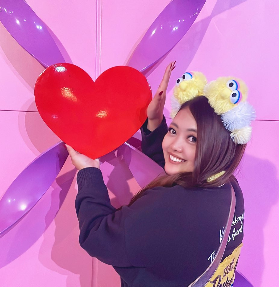 ユニバ行ったら決まったとこにしか行かなすぎて、よく見るこの壁初めて見れてうれぴかった😽🎀
キティちゃんのお家かアトラクションか知らんけどそこの近くで可愛かった🎶

#今回は謎の右手ではない #ユニバの思い出 #しつこく投稿していきます #こんなくだらん投稿どんどんしていこうと思います #皆様すみません #今週も美味しいお酒ありがとうございました😭 #来週も再来週も美味しいお酒飲んで生きて行きたいでふ❣️ #ユニバーサルスタジオジャパン #ユニバカチューシャ #usj #全国旅行支援