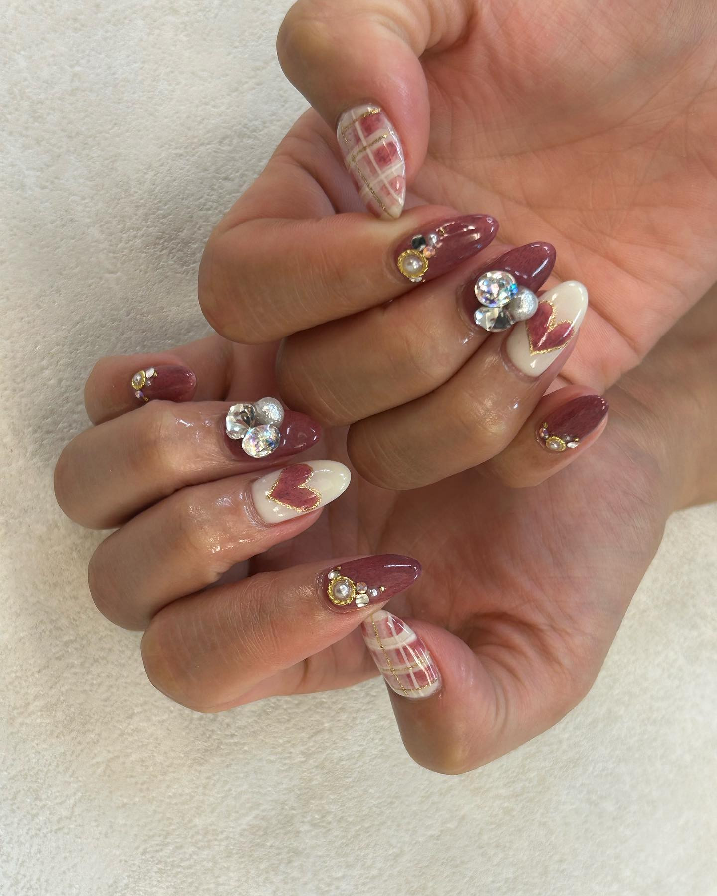 .
.
.
今年最後はなんのネイルにしよ〜🤔
フットネイルは酔っ払う事に
何故か1枚ずつ剥がれていく🥲🥲(笑)

今日は店休日の為おやすみです🫡
また明日からよろしくお願いします♥️.
.
.
 #蕨  #蕨タントラ  #タントラ蕨  #キャバクラ  #蕨キャバクラ  #キャバクラ嬢  #キャバキャバ