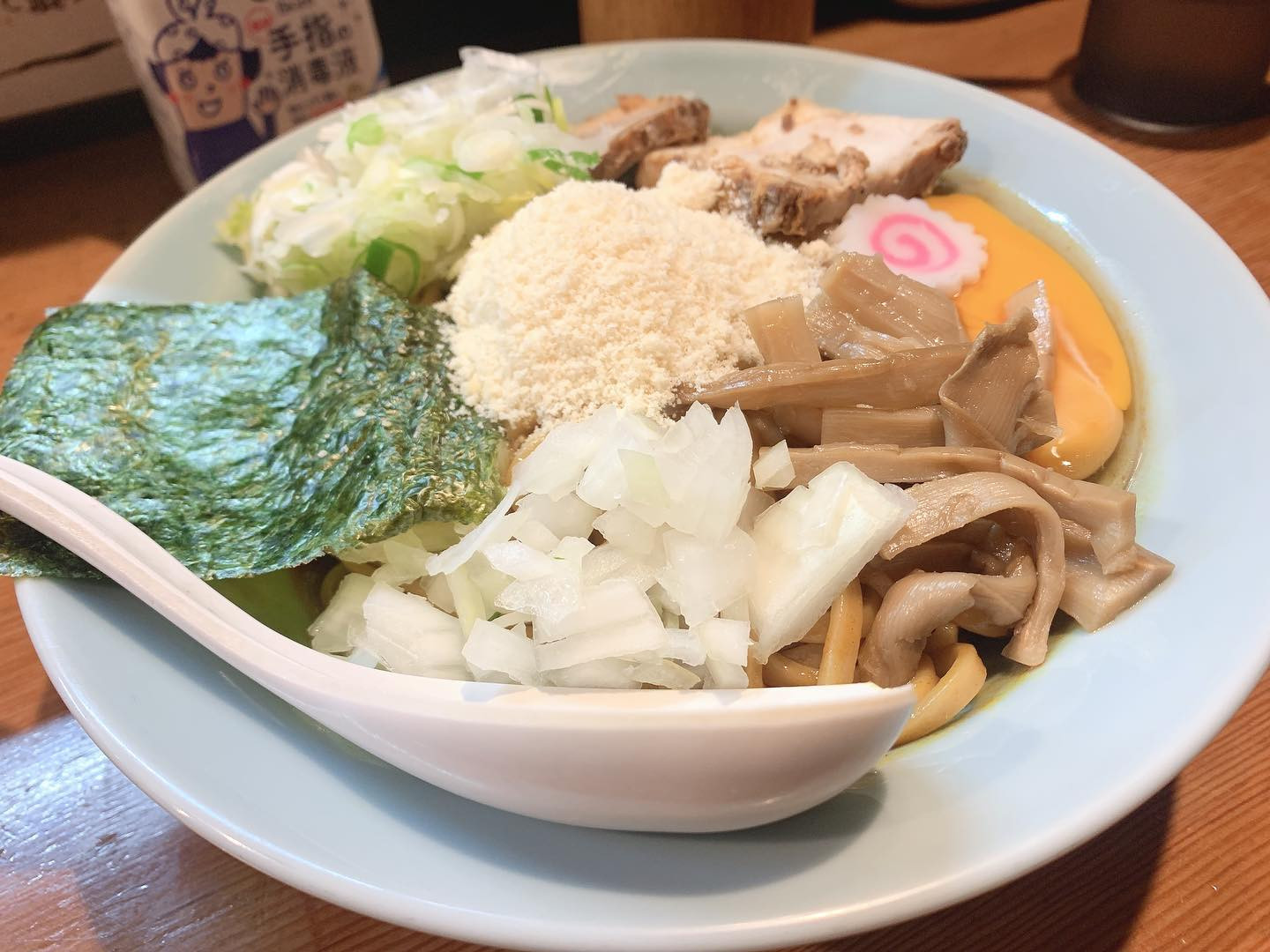 .
この前、出勤前に食べた
小半のカレーまぜそば😋✨

ボーイさん達がカレーまぜそばに
ハマってておすすめされたから食べたけど
美味しかった〜🤭💓

今日は店休日なので、お休みです❕
ゲームするぞ〜〜〜🎮🥰✌🏻

#キャバクラ #キャバ嬢 #蕨タントラ #小半 #カレーまぜそば #ゲーム女子