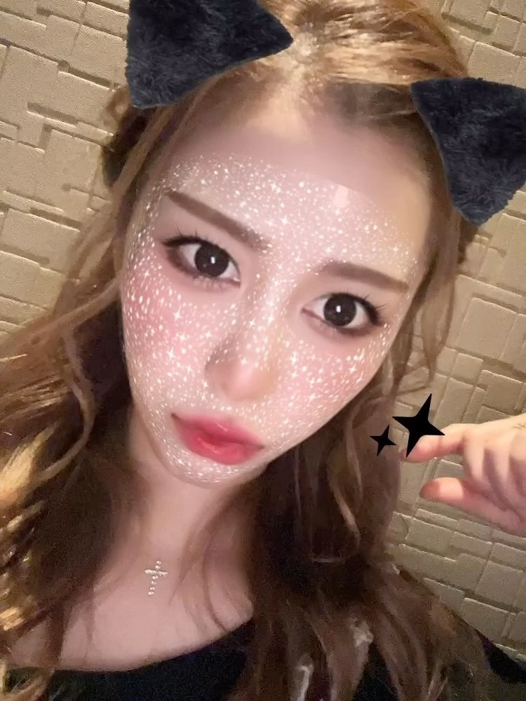 ウィンク出来てるのかもはや分からん🥹

@helena_hibikigroup 

　

#クラブヘレナ #ヘレナ #響グループ #水沢愛美 #札幌 #すすきの #北海道 #ニュークラブ #ニュークラ嬢 #すすきのニュークラ #ラウンジ #ラウンジ嬢 #キャバクラ #キャバ嬢 #ホステス #道産子 #美女スタグラム #求人 #自撮り #ヘアアレンジ #キャバキャバ #hokkaido #sapporo #susukino #helena #hibikigroup #champagne #l4likes #