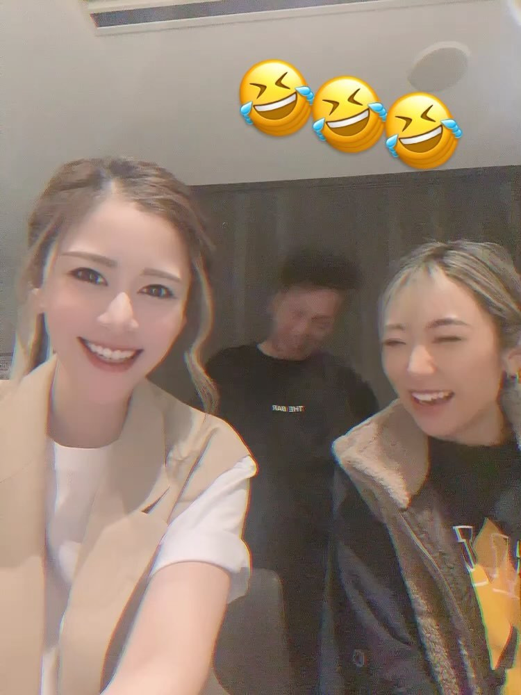 後ろの方まじホラーなんですけど🙄笑

@helena_hibikigroup 

　

#クラブヘレナ #ヘレナ #響グループ #水沢愛美 #札幌 #すすきの #北海道 #ニュークラブ #ニュークラ嬢 #すすきのニュークラ #ラウンジ #ラウンジ嬢 #キャバクラ #キャバ嬢 #ホステス #道産子 #美女スタグラム #求人 #自撮り #ヘアアレンジ #キャバキャバ #hokkaido #sapporo #susukino #helena #hibikigroup #champagne #l4likes #i