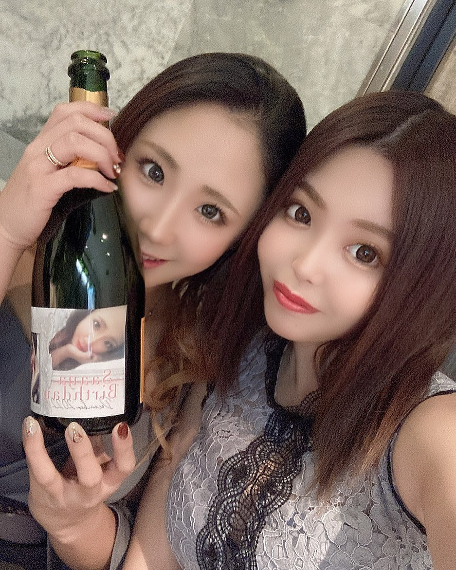 さあやさんも今月お誕生日なのです🎂❤️‍🔥
1番最初に指名もらったのはさあやさんの席でそれから毎年みんなでお祝いしてるんだぁ☺️🎂
さあやさんおめでとうございます🥂🤍
そしてお客様いつもありがとうございます🌈💕
.

#エリアG #エリアGグループ #モナクラス #モナクラス札幌 #モナクラス札幌あい
#ニュークラブモナクラス札幌
.
.
#キャバクラ #キャバ #キャバ嬢 #キャバクラ嬢 #すすきのキャバクラ #すすきのキャバ嬢
.
#ニュークラ #ニュークラブ #キャバキャバ #すすきのニュークラ #