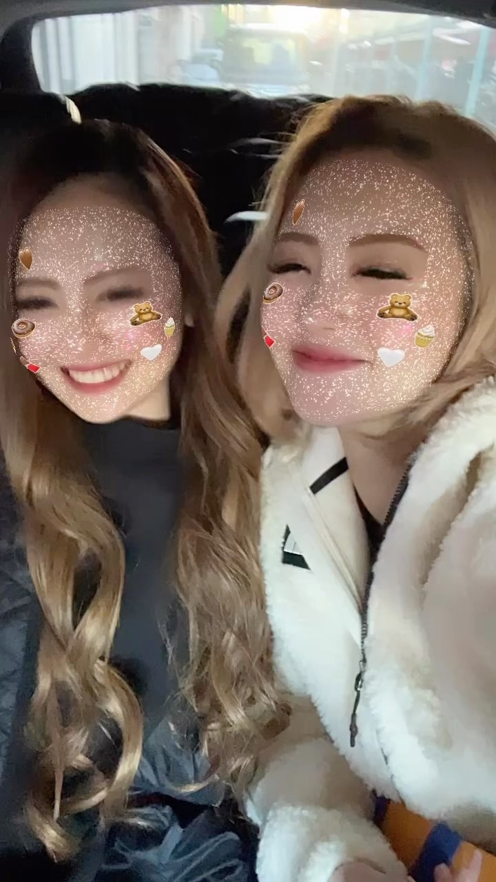 送りでカラコン既に取ってるの記憶ございませんwww
いつも可愛がってくれる大好きな先輩🧡💛🧡💛
今年も沢山一緒に飲ませてくれて感謝しかないです✨🙏

何故かこの時間まで寝れてない……💦
今日不安でしかない😥😥…

#蕨 #clubtantra #タントラ #キャバクラ #キャバクラ嬢 #キャバ嬢 #キャバキャバ #ナイトスタイル #あや