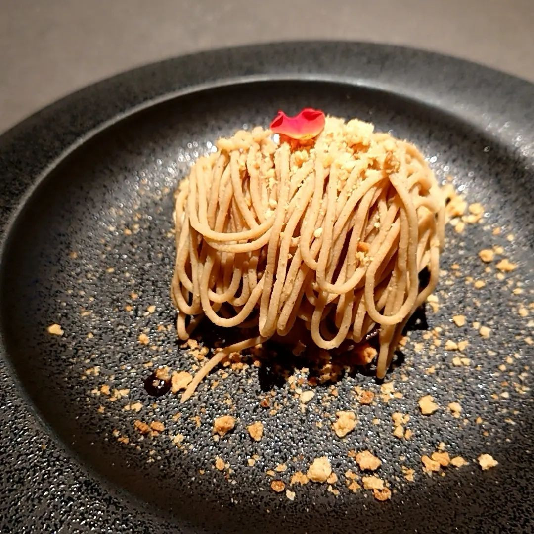 .

Y+5296に行ってきまして🤗♥️
札幌でたぶん一番高いハンバーガーらしい
まなみはモンブラン目当てだけど、やっぱりバーガーも食べたくてセットにしてみたよ👌

バーガーはボリュームがあって、包む用の紙もらえたけどかぶりつけなかったから結局フォークとナイフで食べちゃった🙃笑

ポテトもスープも野菜もおいしかったけど、モンブランが一番おいしかった♥️
目の前で仕上げてくれるのも楽しい！
一番いい笑顔出ましたねって言われた笑
バレてる、、😇笑

スタッフさんもオーナーさん(たぶん)も優しかったからまた行き