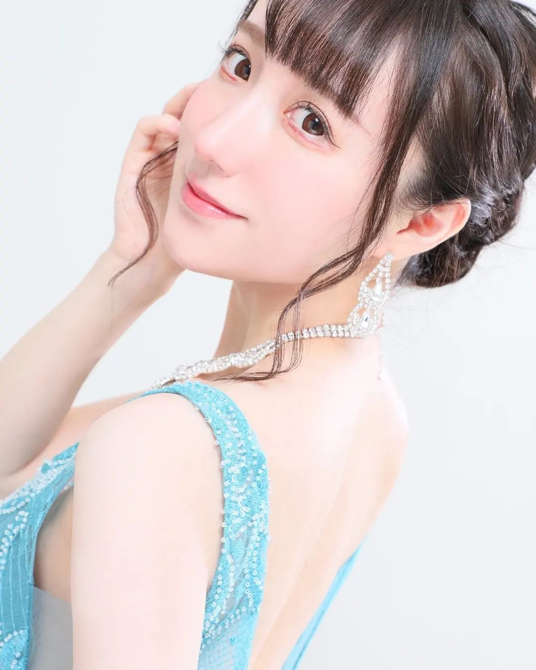 今日からカルネ8周年イベント🎪
3日間大盛況になりますように🙏🙏
よろしくお願い致します💕

女の子はロングドレスか着物着てるよー！✨
まなみはしばらく着物きてないけど動きづらいので、
全日ロングドレスです笑

#すすきの　#ホステス　#キャバ嬢
#カルネ　#クラブカルネ
#carnet 　#clubcarnet 
#ニュークラ　#クラブ
#色白　#オタク　

△▽△